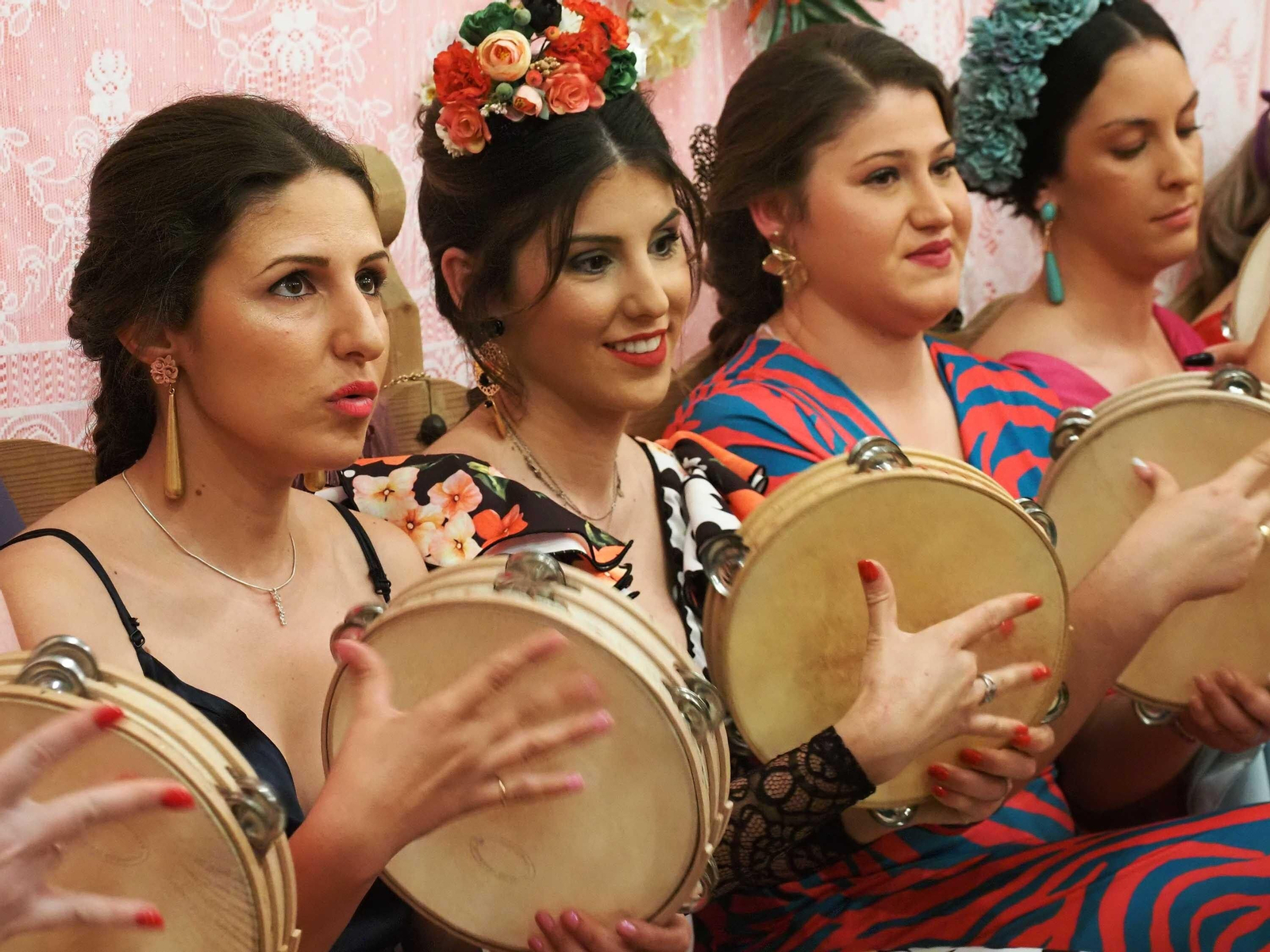 La localidad de Alosno vive con intensidad su festividad de las Cruces de Mayo.