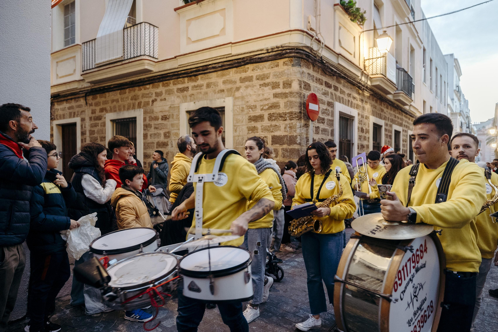 Imágenes de la cabalgata de Reyes del barrio del Mentidero
