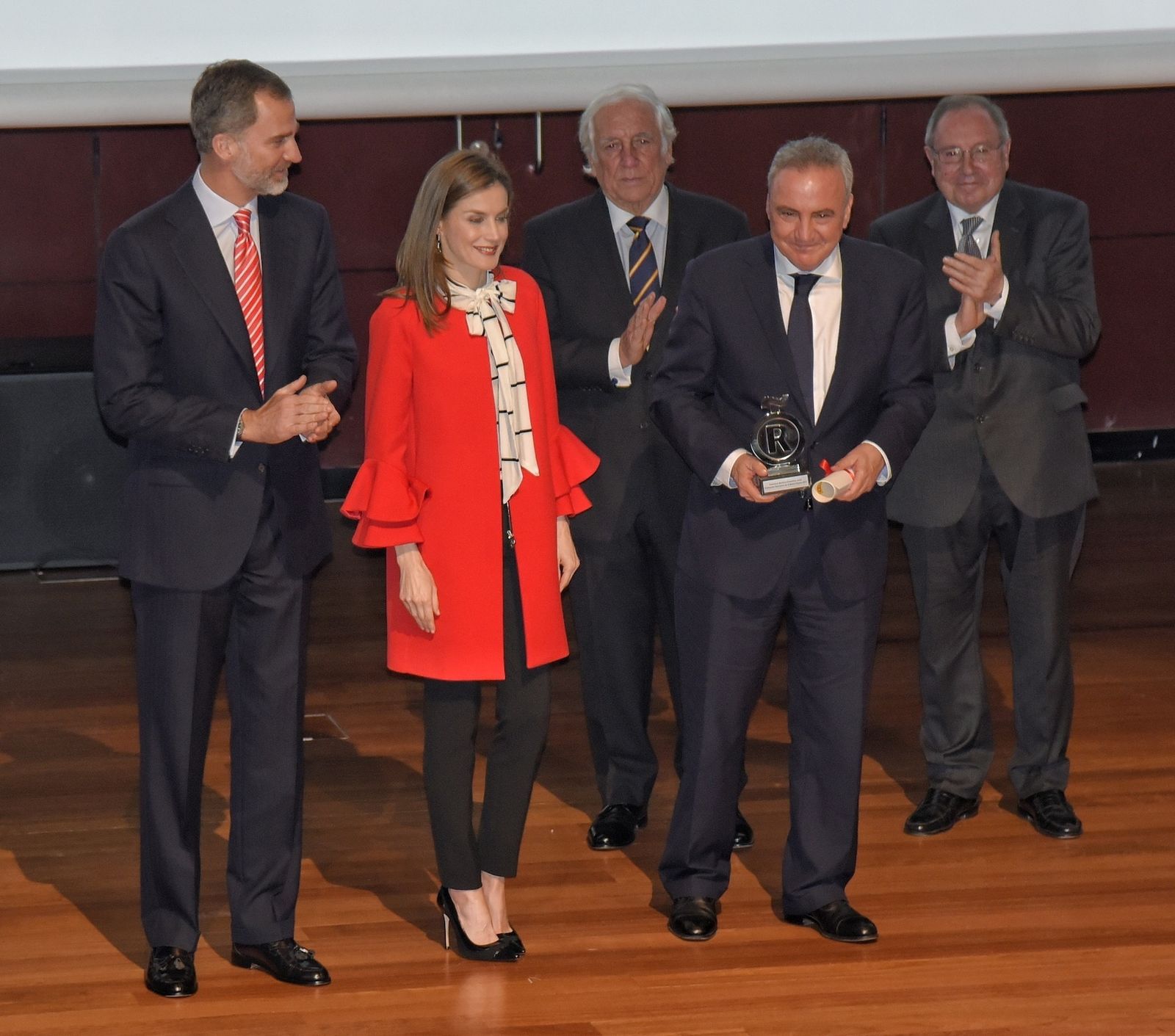 Francisco Martínez-Cosentino recogió el galardón de manos de S.M. la Reina Doña Letizia.
