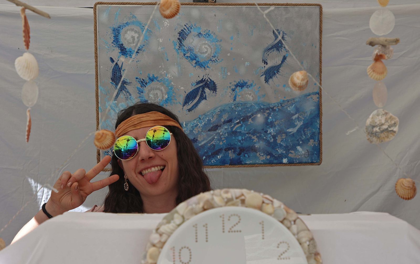 El mercadillo hippie de la Fiesta de la Primavera de La Línea, en imágenes