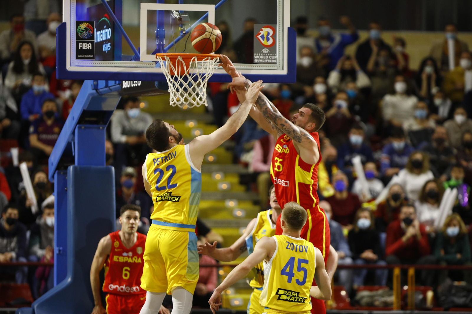 Las imágenes del emotivo encuentro entre España y Ucrania en Córdoba