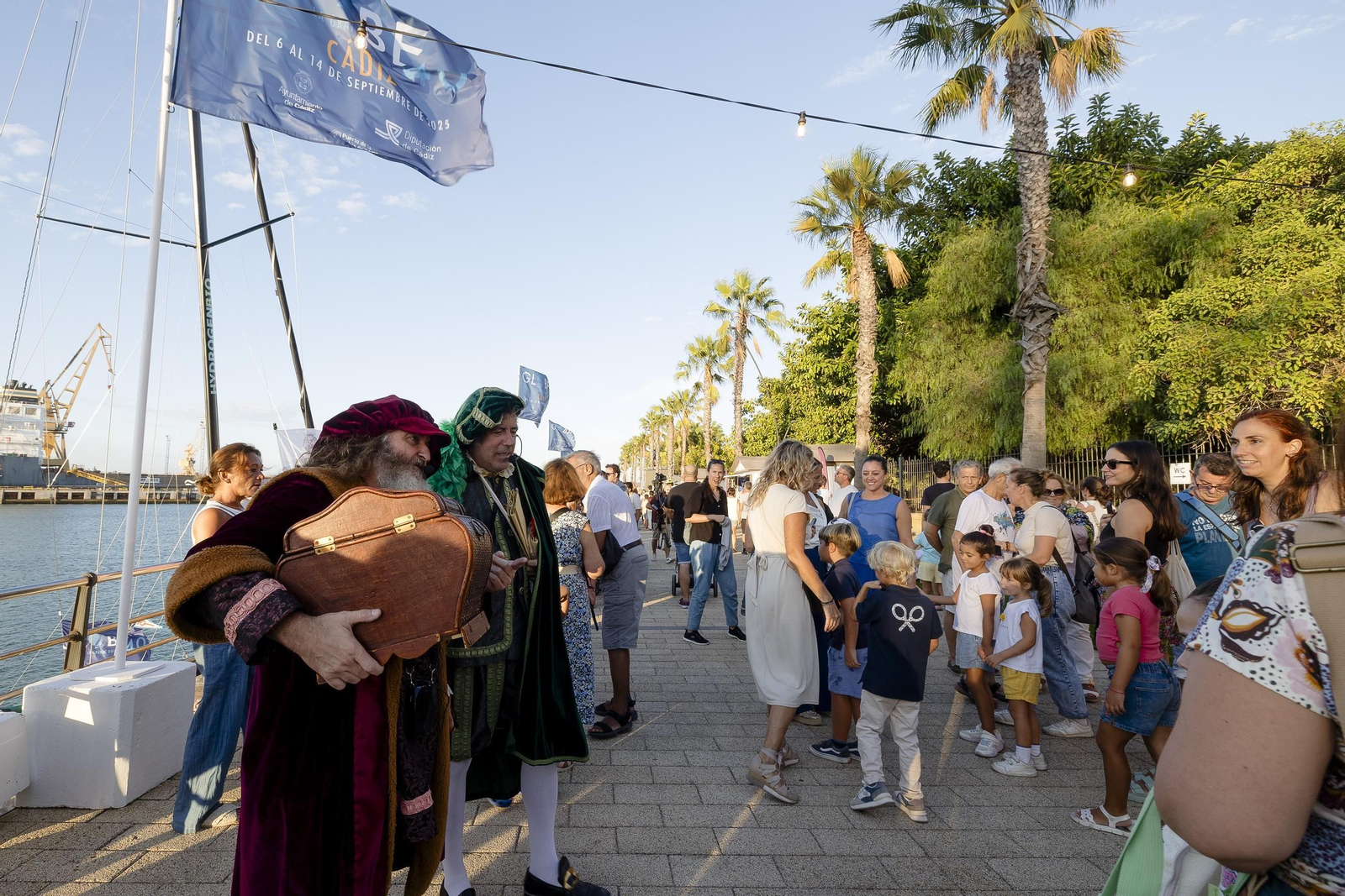 Imágenes de la apertura del Race Village de la Globe 40 en Cádiz