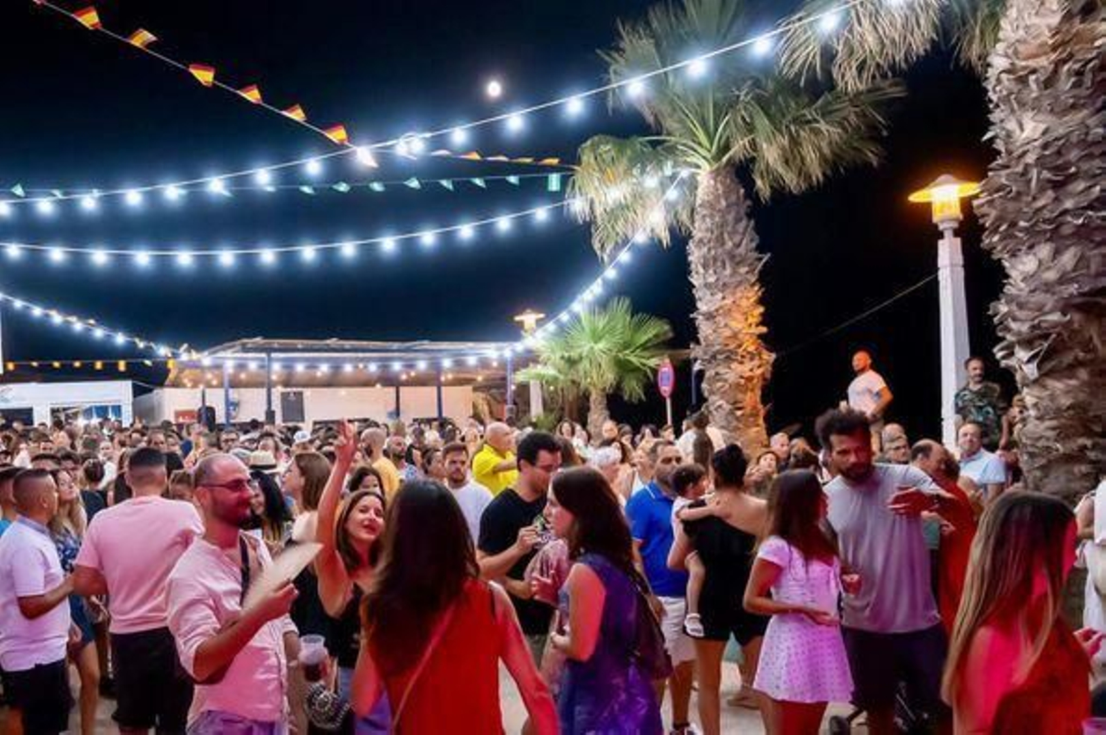 Saladar y Leche y la Isleta del Moro ceden el testigo festivo a otras tres barriadas