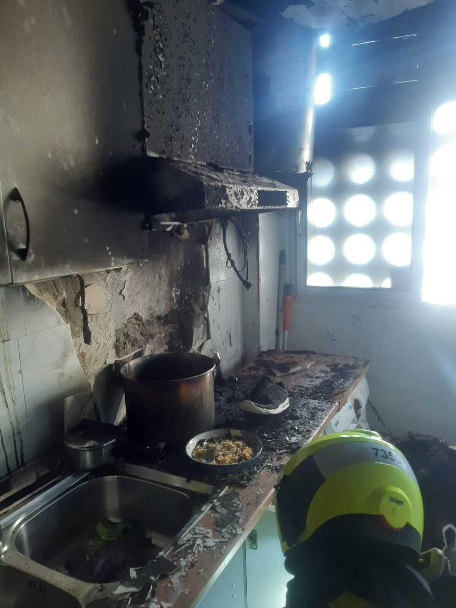 Aspecto de la cocina incendiada en Princi Jerez.
