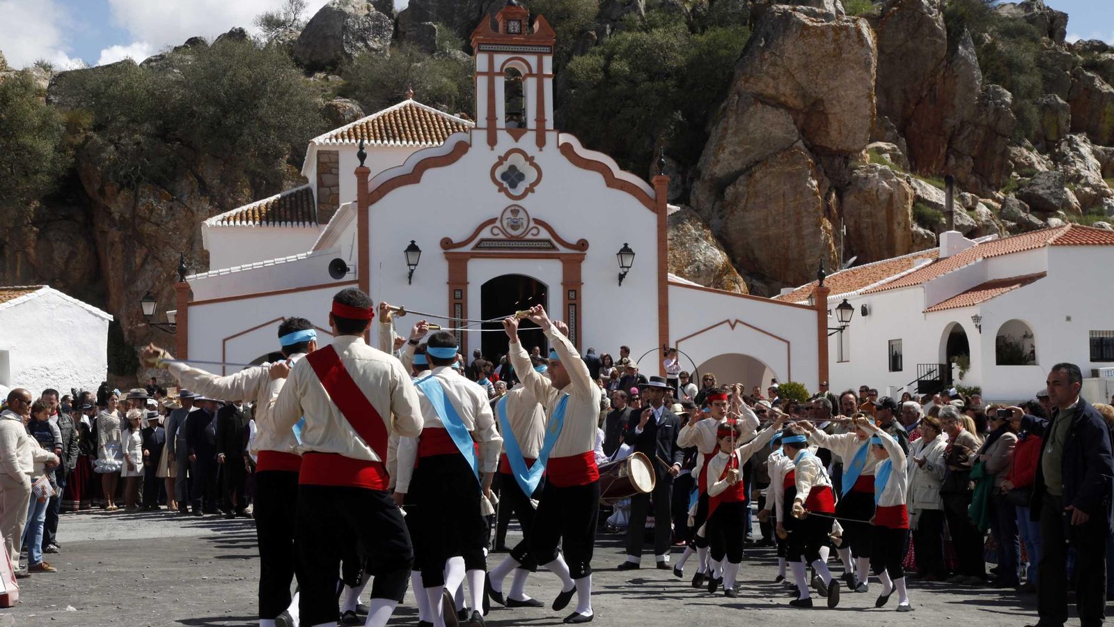Danza de las Espadas en Puebla de Guzmán