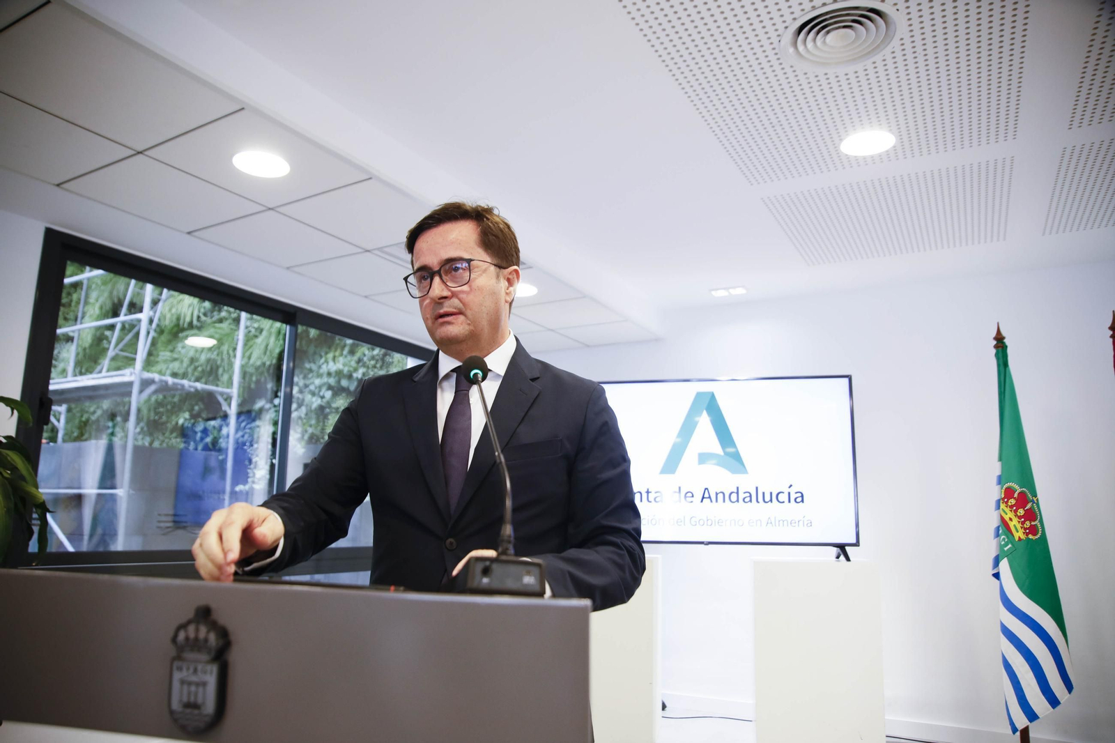 El consejero Antonio Sanz y el alcalde ejidense Francisco Góngora, firman un convenio para la creación de un Centro de Emprendimiento Digital, en imágenes