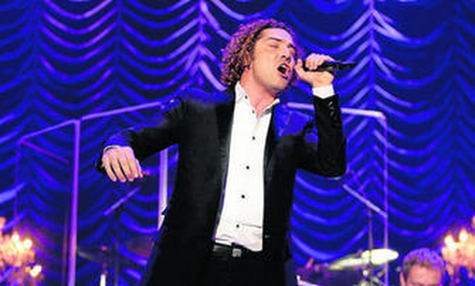 El artista almeriense llenó el Palacio de los Deportes en una noche mágica.