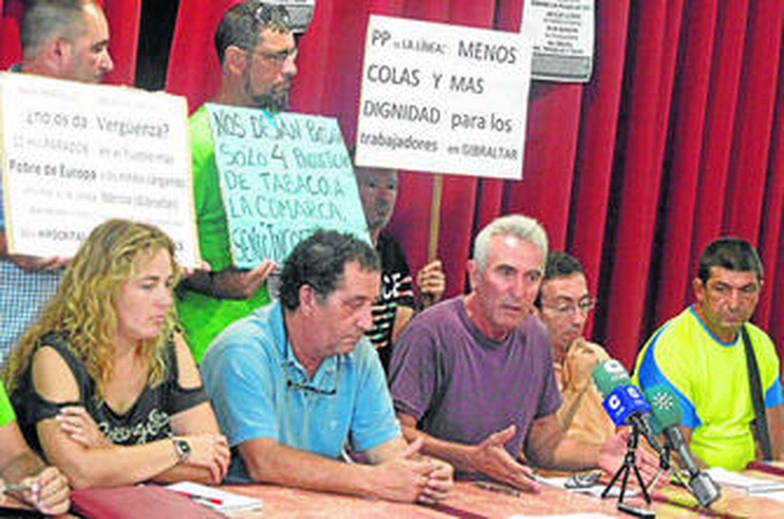 Imagen tomada en la presentación de la manifestación con representantes de Podemos, CGT, SAT y la Plataforma Social.