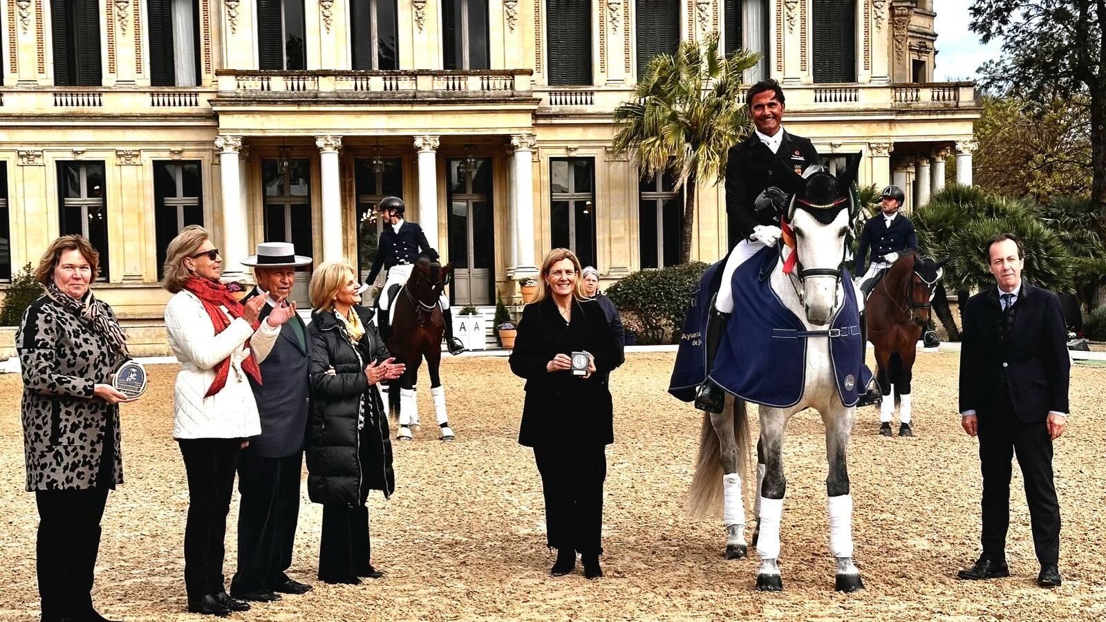 Judit Anda recoge su premio.