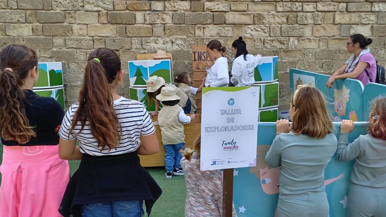 El escenario del Family Weekend en la Plaza del Castillo.