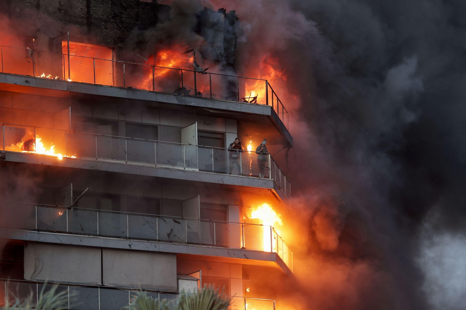 El incendio del edificio en Valencia, en imágenes El incendio del edificio en Valencia, en imágenes