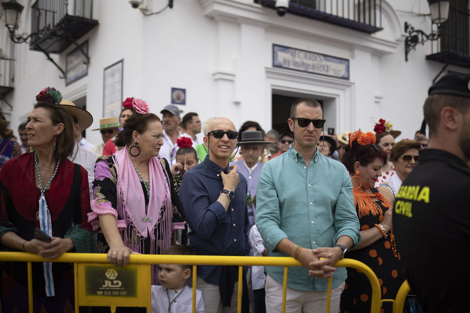 El Rocío 2023: Imágenes de ambiente en la aldea durante la presentación de las Hermandades