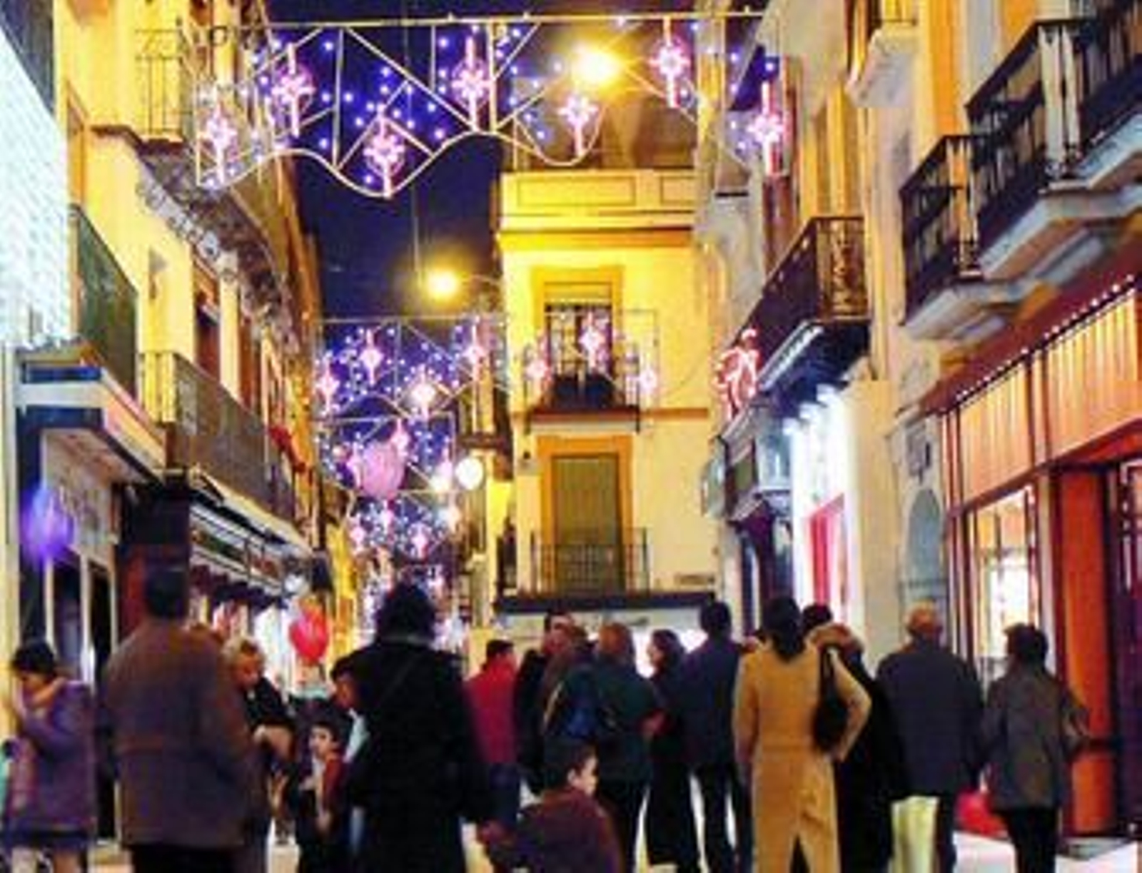 Aspecto de la iluminación navideña de la calle Sierpes este año.
