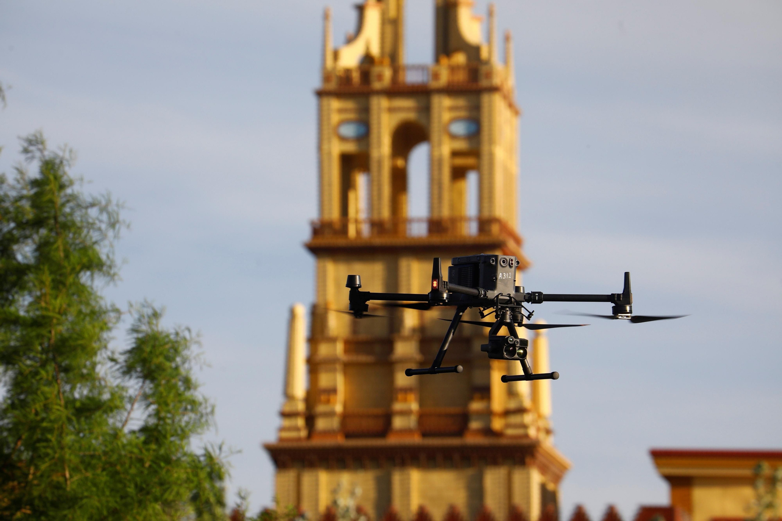 Las imágenes de los drones de la Policía Nacional que vigilan la Feria de Córdoba Las imágenes de los drones de la Policía Nacional que vigilan la Feria de Córdoba