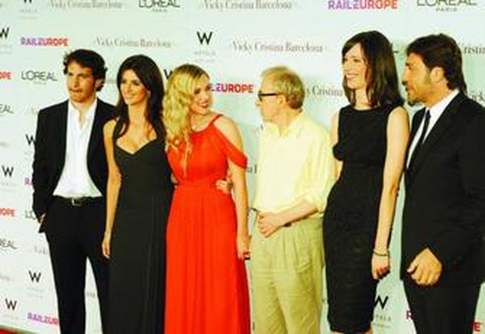 Cruz y Johansson, grandes protagonistas en la presentación del nuevo filme de Woody Allen en Los Ángeles.