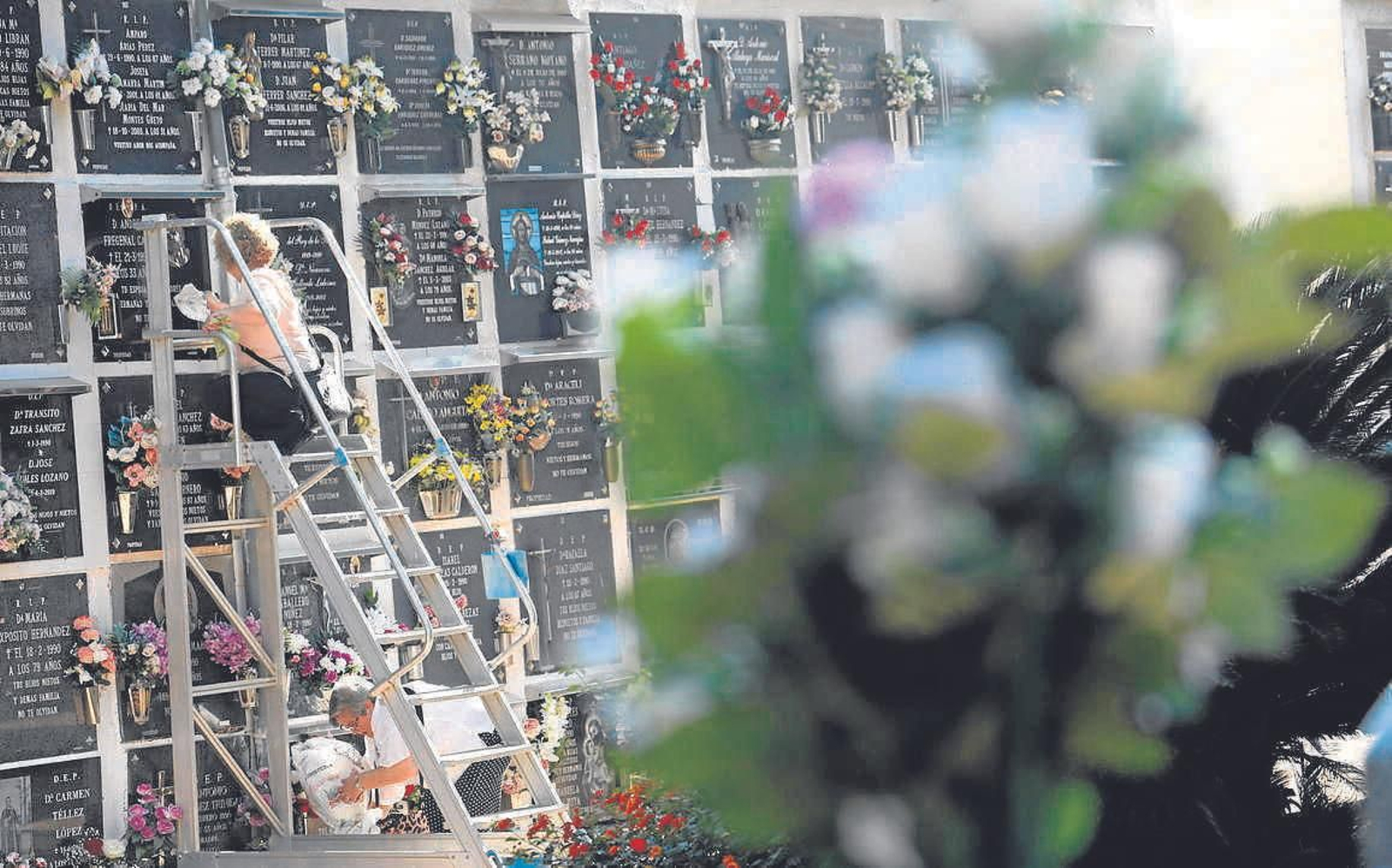 Cementerios en el Día de los Santos.
