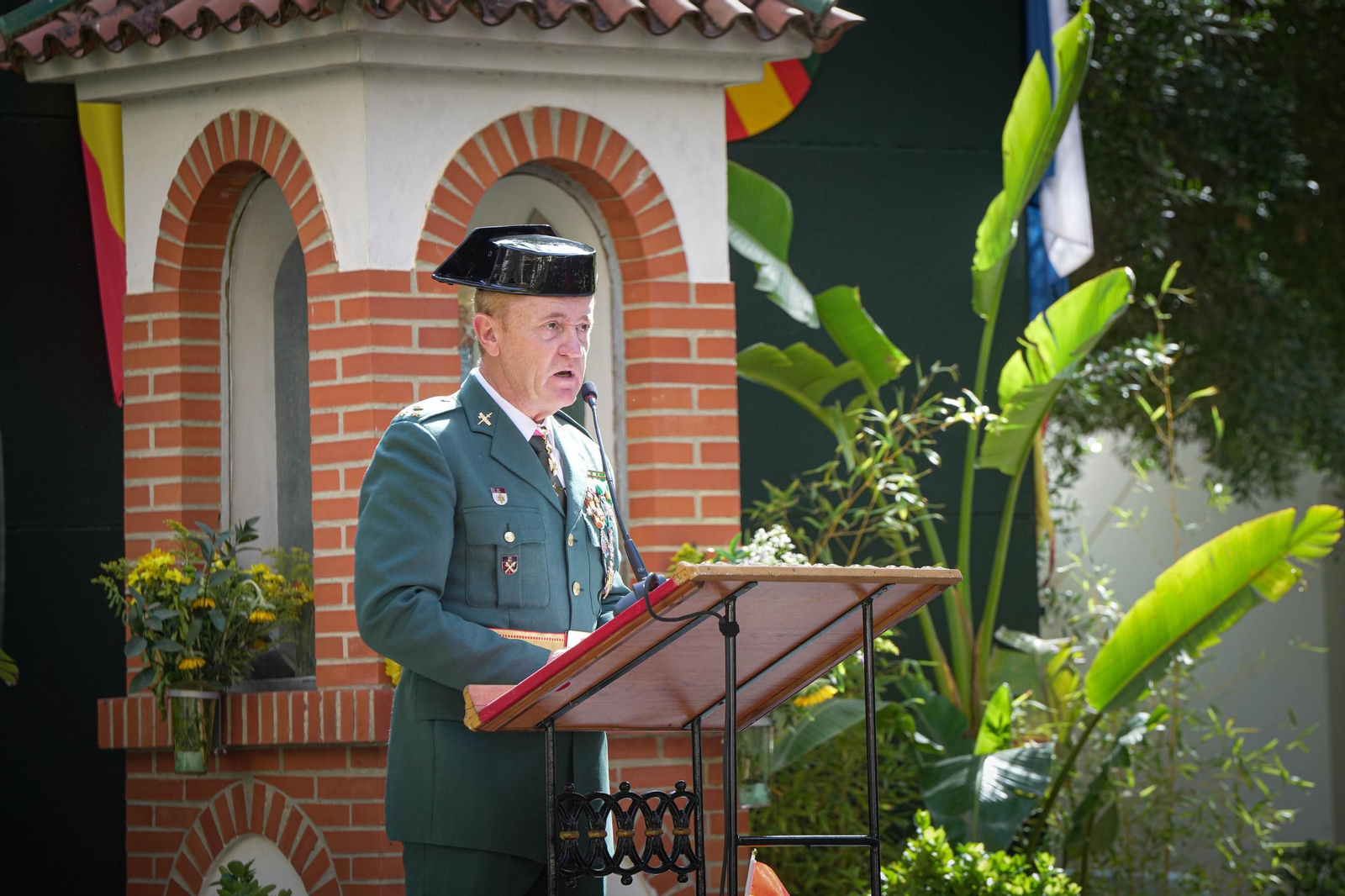 Celebración del Día del Pilar en el cuartel de la Guardia Civil de Jerez