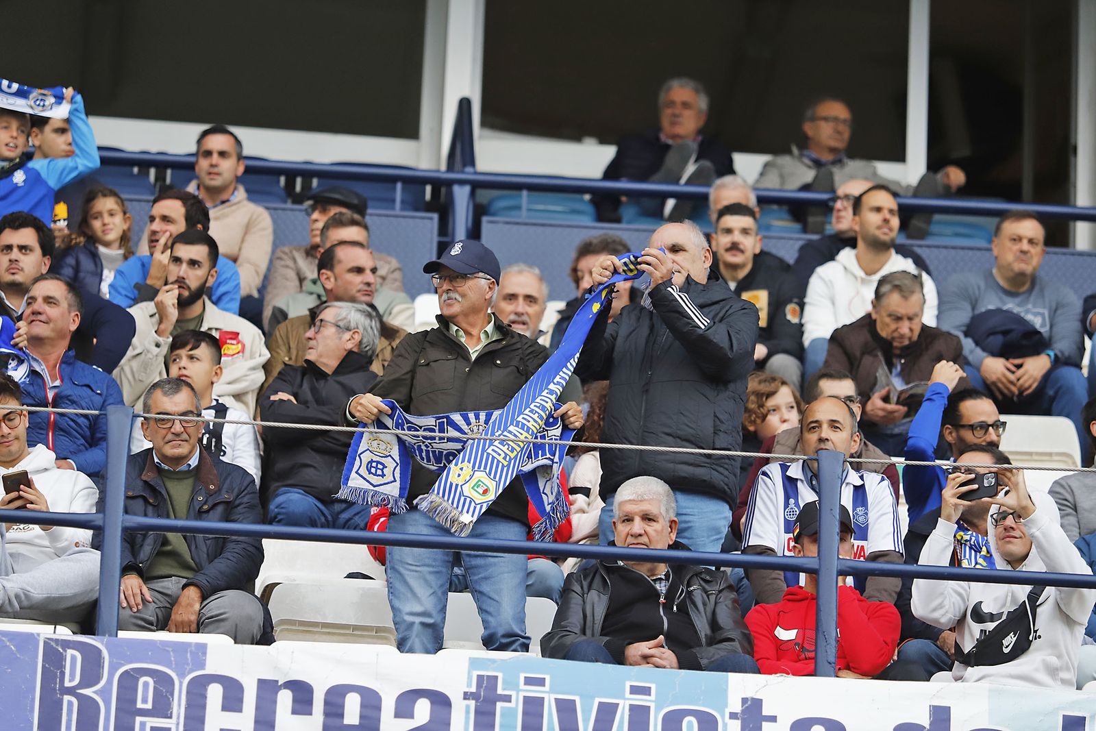 Imágenes del ambiente en el Recreativo de Huelva - San Fernando