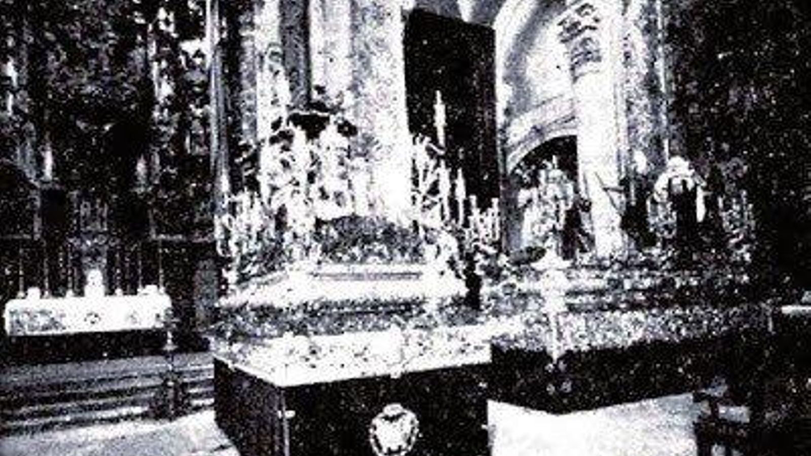 Los misterios de las Cigarreras y el Desprecio de Herodes juntos en el Salvador