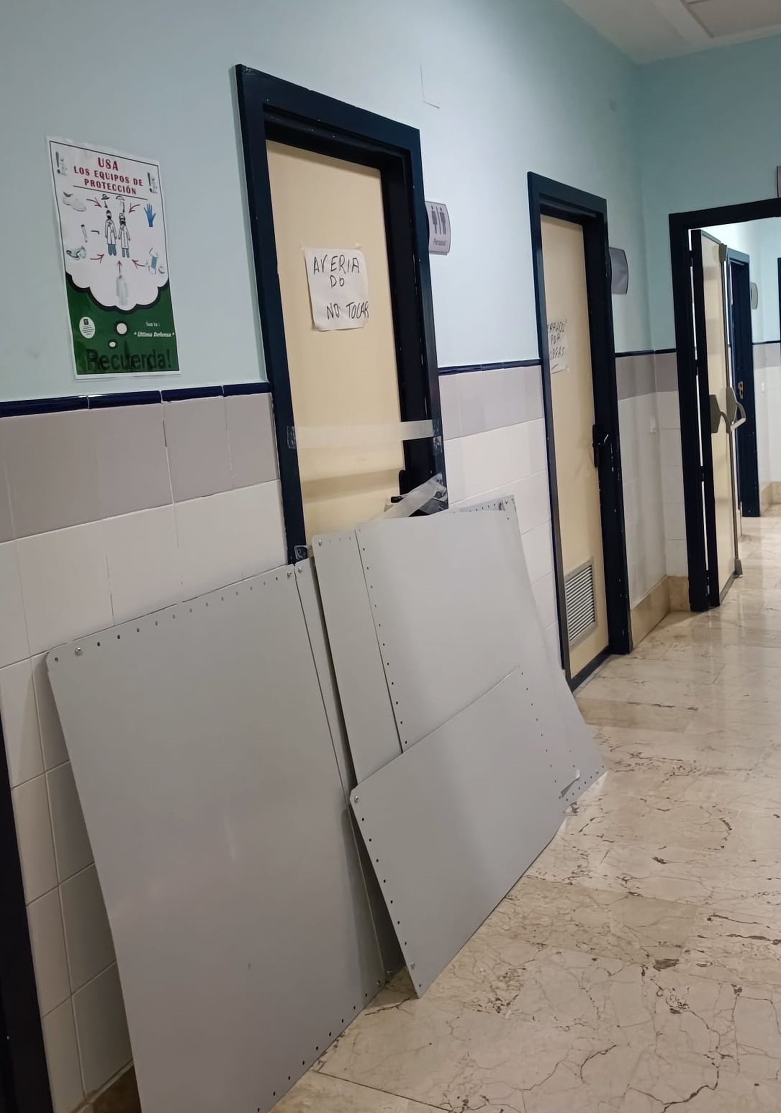 Las imágenes de los desperfectos y roturas denunciados en Urgencias de Huelva