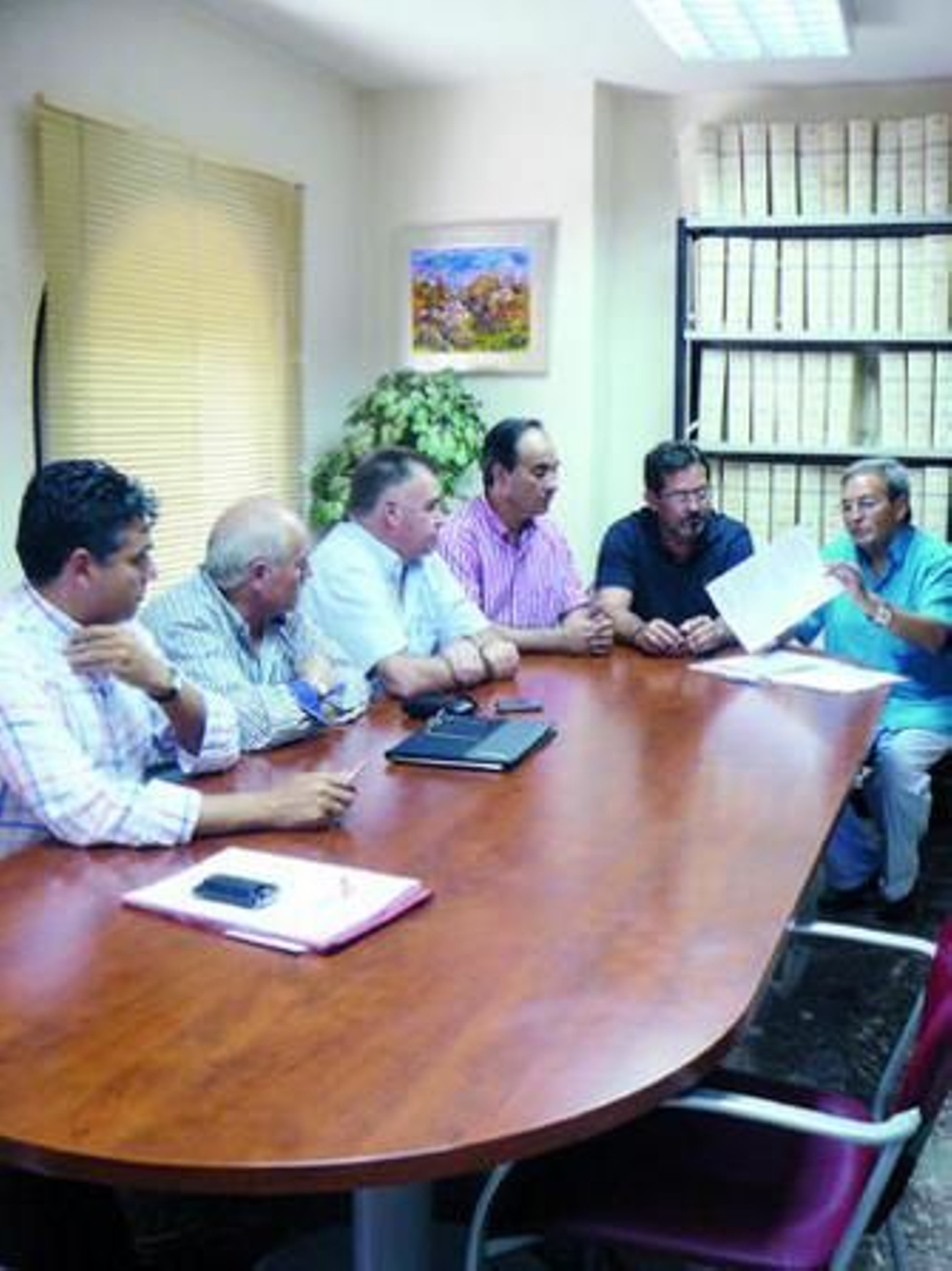 Acto de la firma de constitución de Unica Group en la notaría.