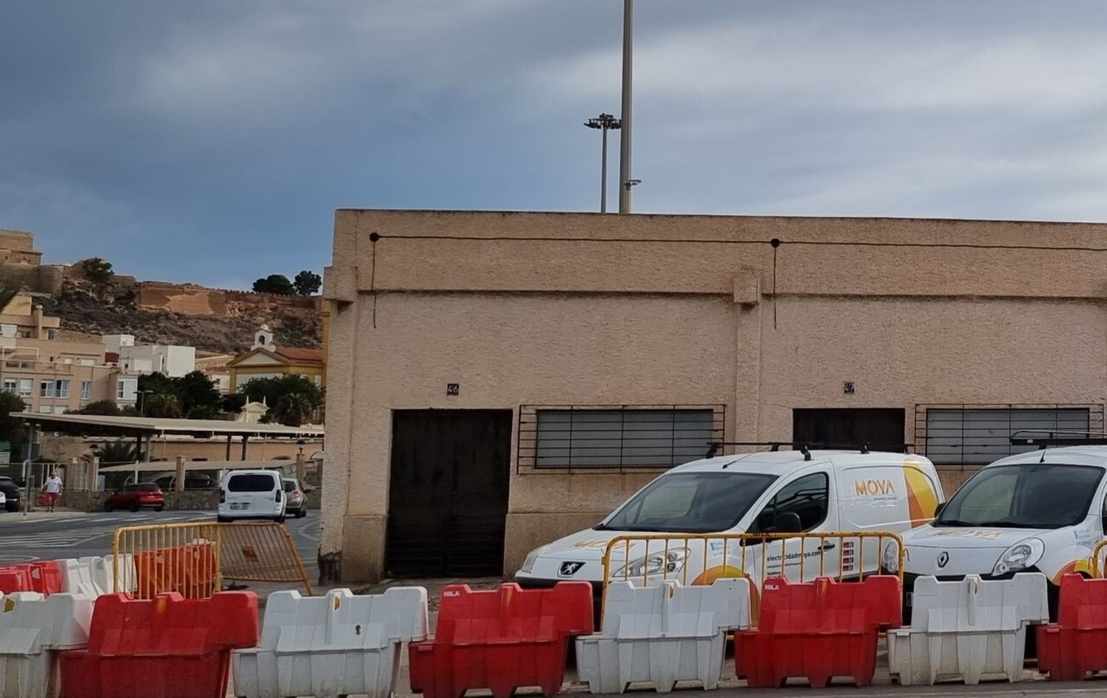 Casetas donde se ubicará el bar Tiburón en el puerto pesquero de Almería