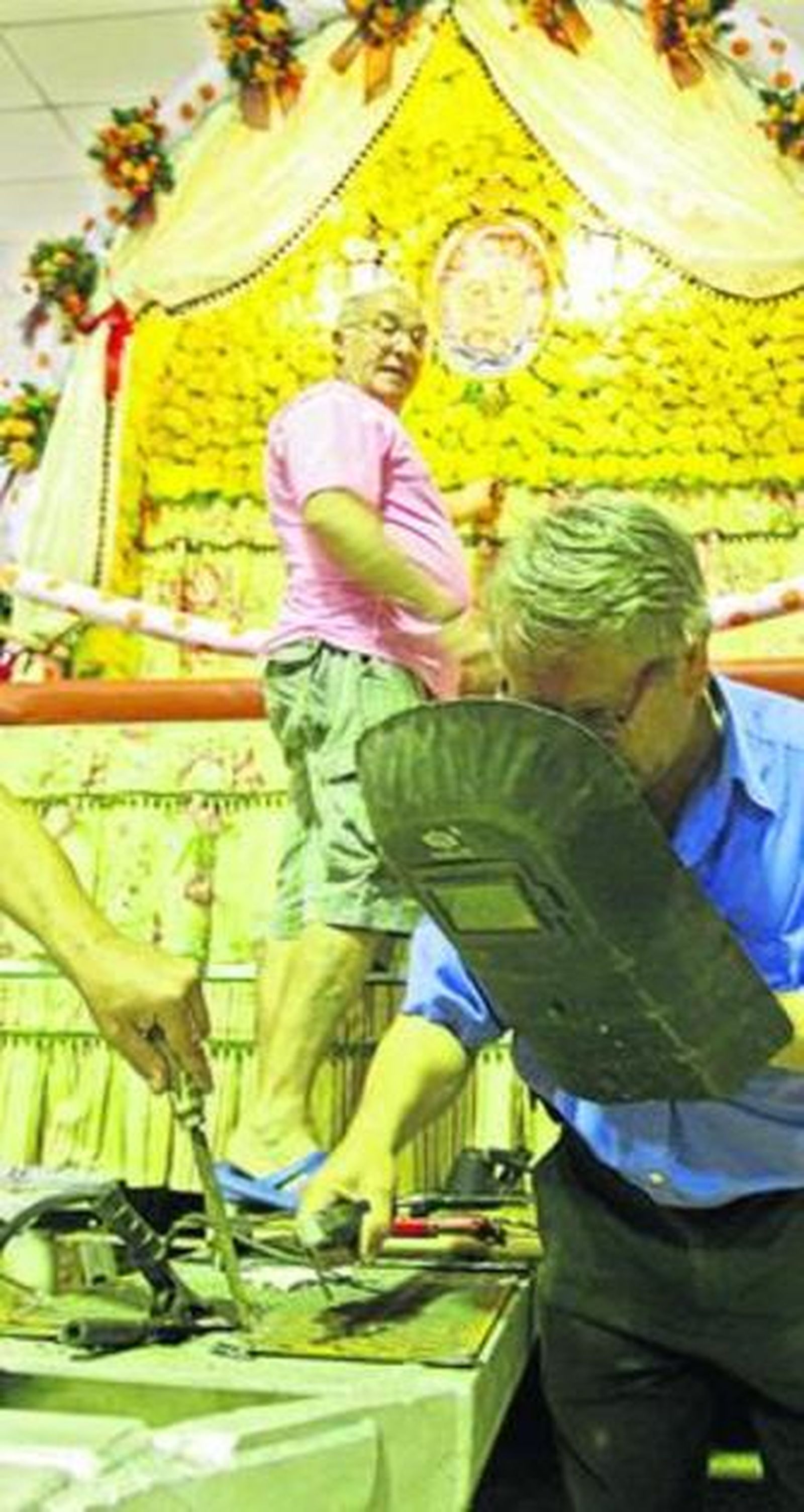 Los rocieros gaditanos procuran que todo esté a punto para el camino.