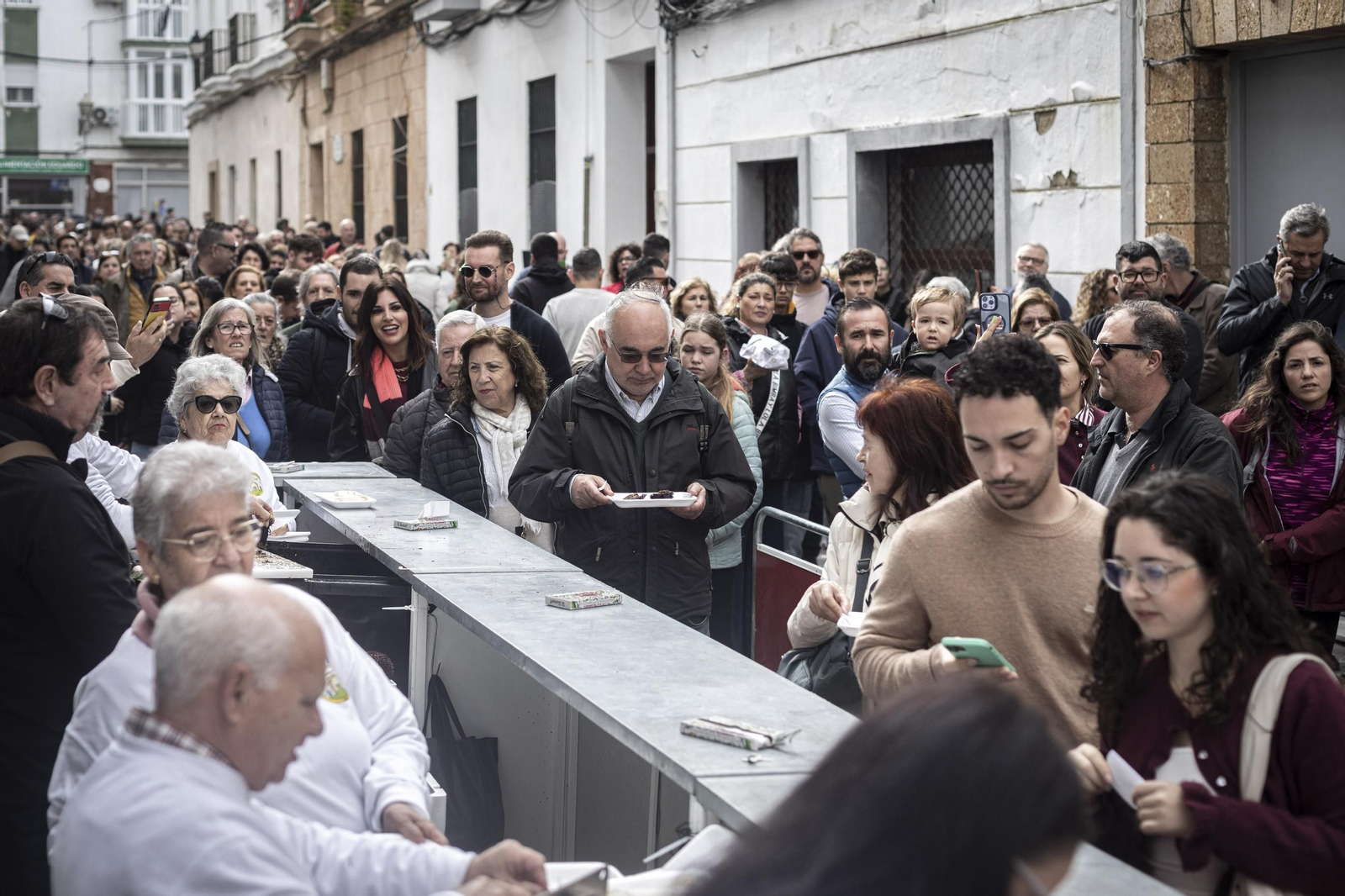 Las imágenes de la Erizada popular del Carnaval de Cádiz 2025
