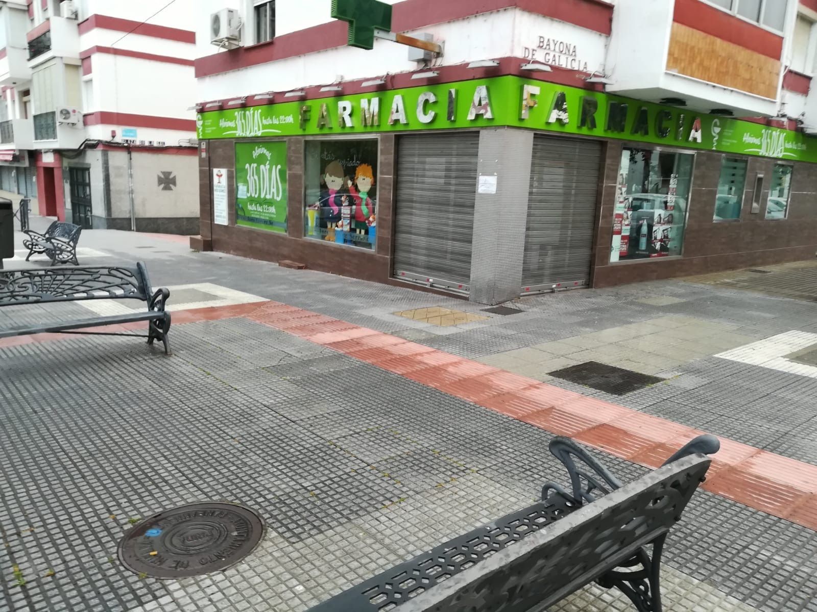 Tareas de limpieza y desinfección en la barriada de La Orden.