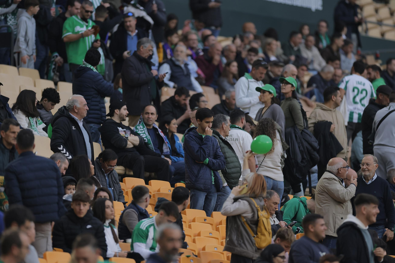 Búscate en las fotos del Betis - Barcelona