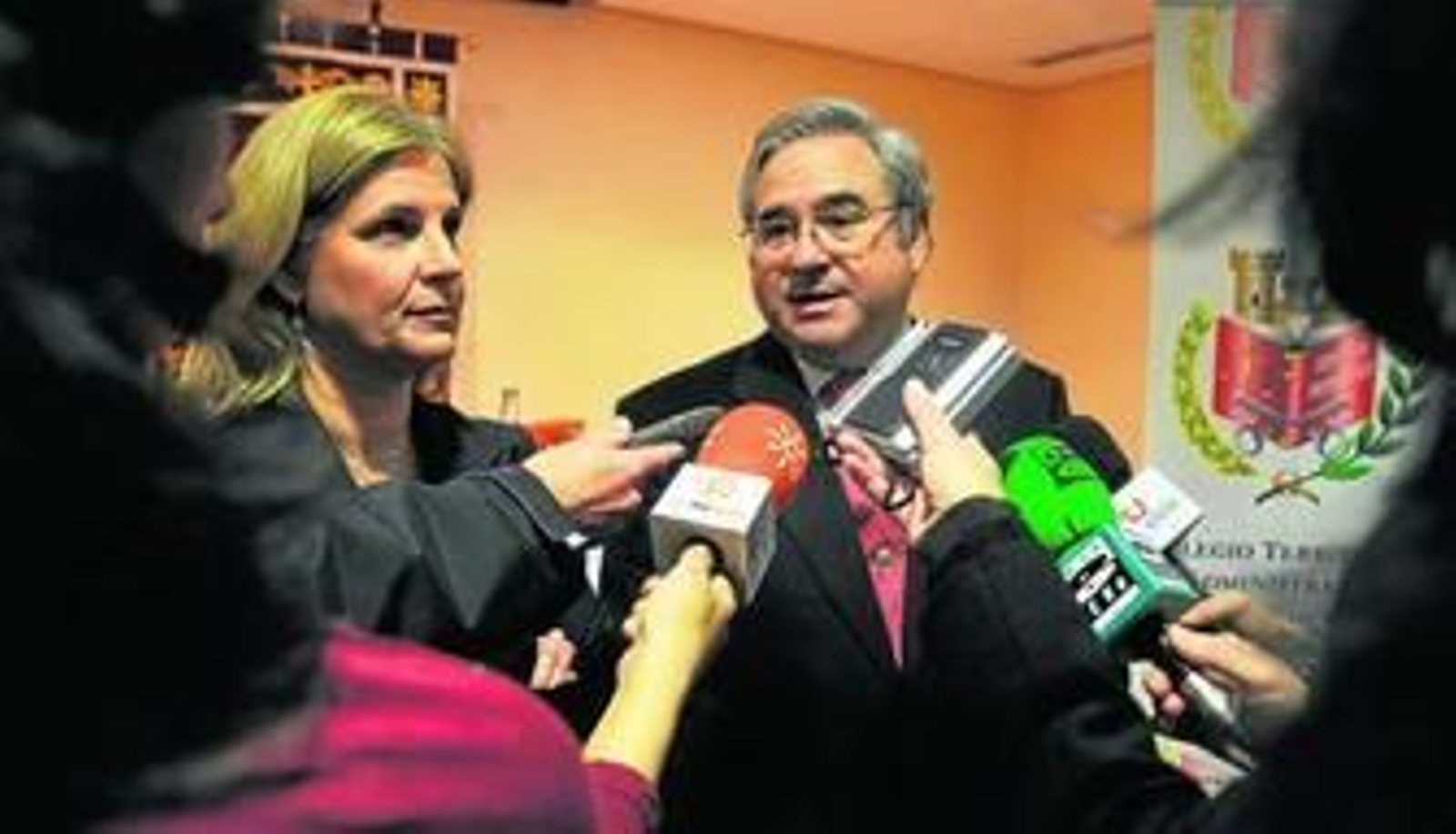 García-Pelayo, junto al presidente del Colegio de Administradores de Fincas, ayer.