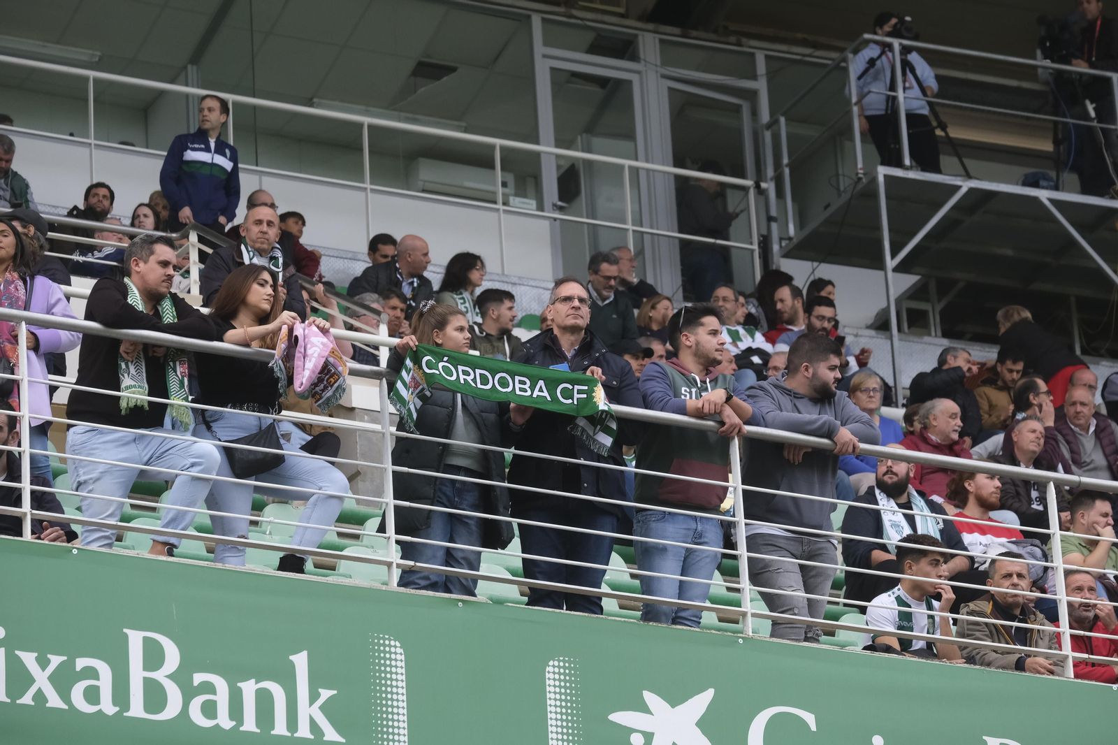 Las imágenes del ambiente en las gradas de El Arcángel en el Córdoba CF - Linares