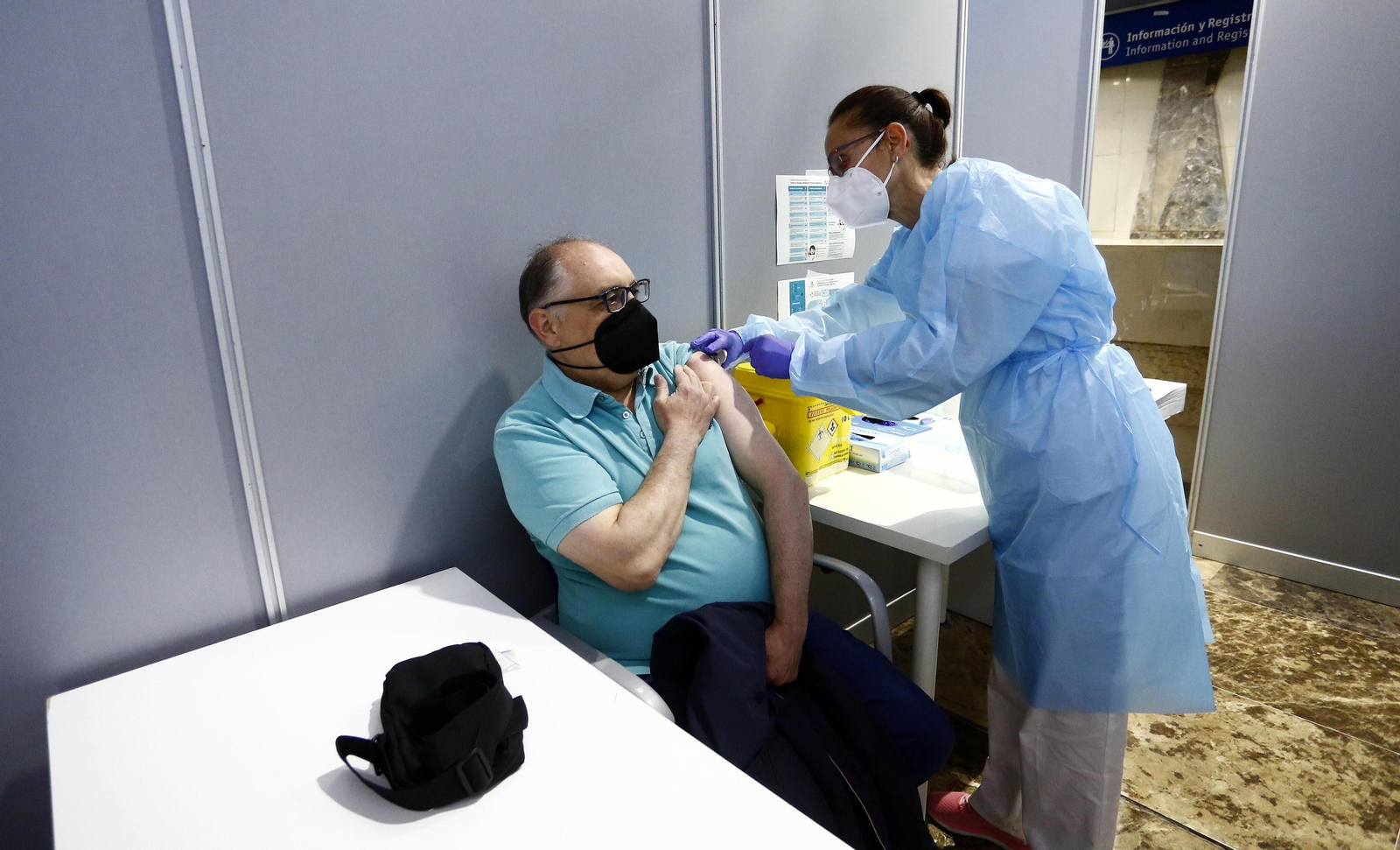 La vacunación del Palacio de Ferias de Málaga, en fotos