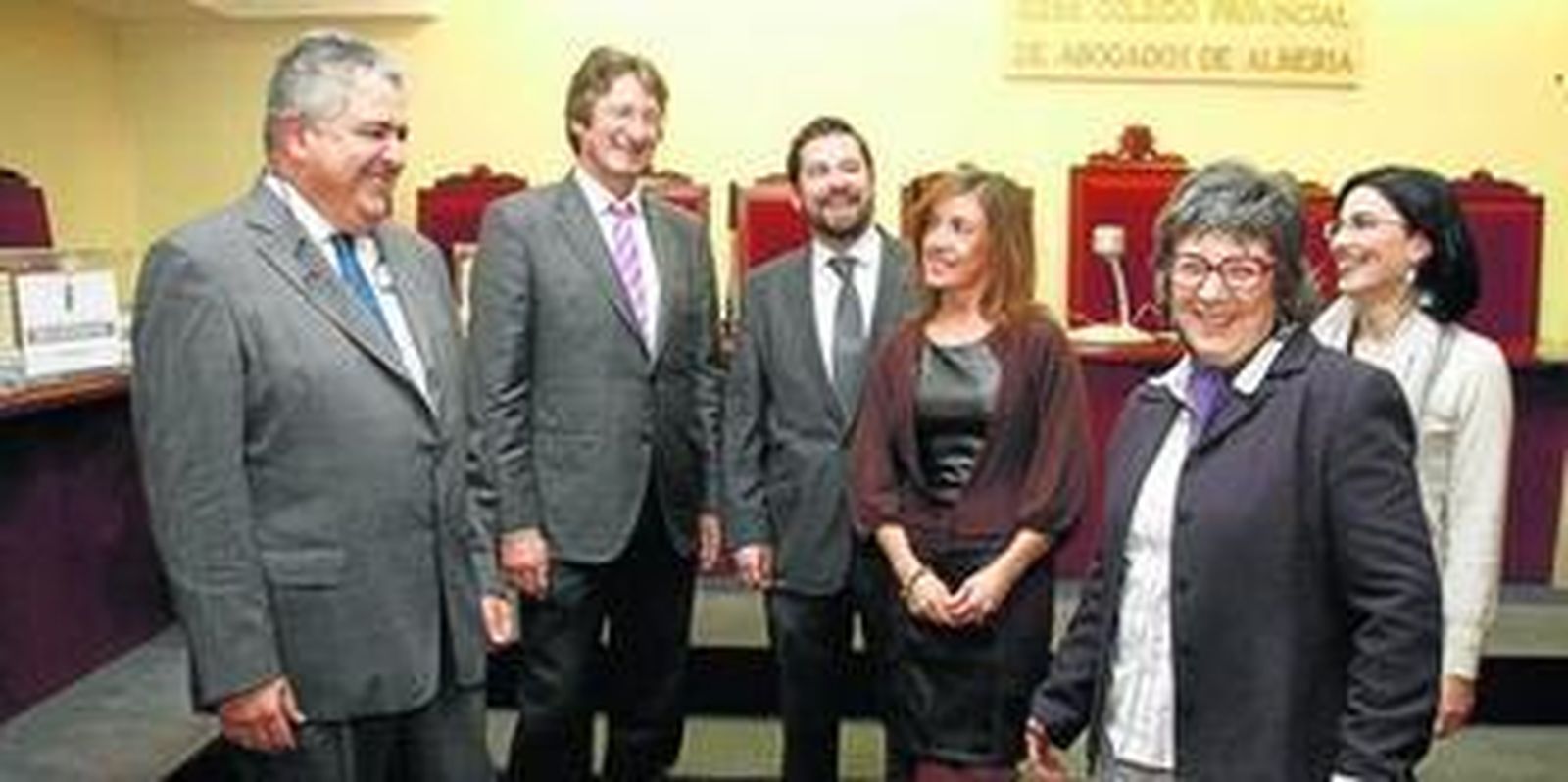 José Pascual Pozo junto al diputado primero, José Ramón Ruiz, diputada cuarta Rita María Sánchez, diputada quinta Elena Cara, diputada séptima Mª Dolores García y el tesorero Esteban Giménez.