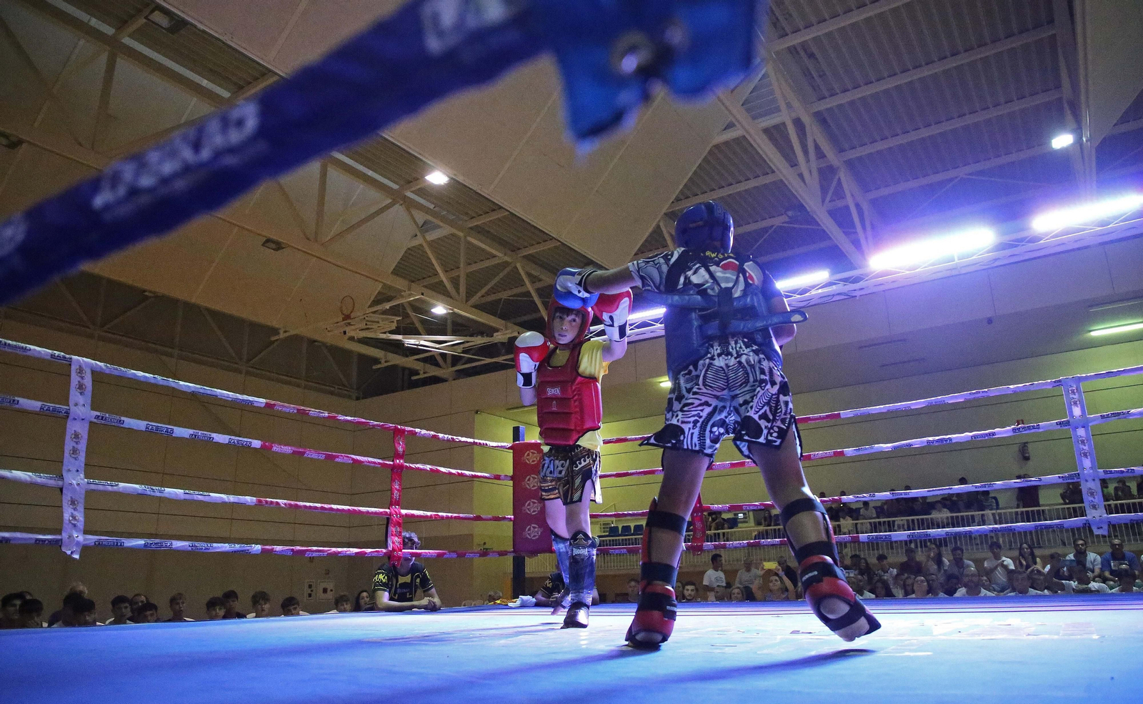 Velada de rock boxing en Tarifa, en imágenes