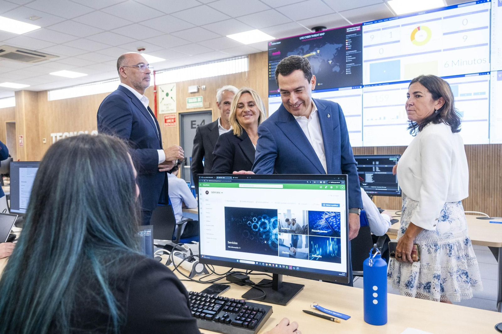El presidente de la Junta, Juanma Moreno, y el consejero delegado de Telefónica Global, Emilio Gayo, inauguran en Granada el Centro Talento y Tecnología de Telefónica