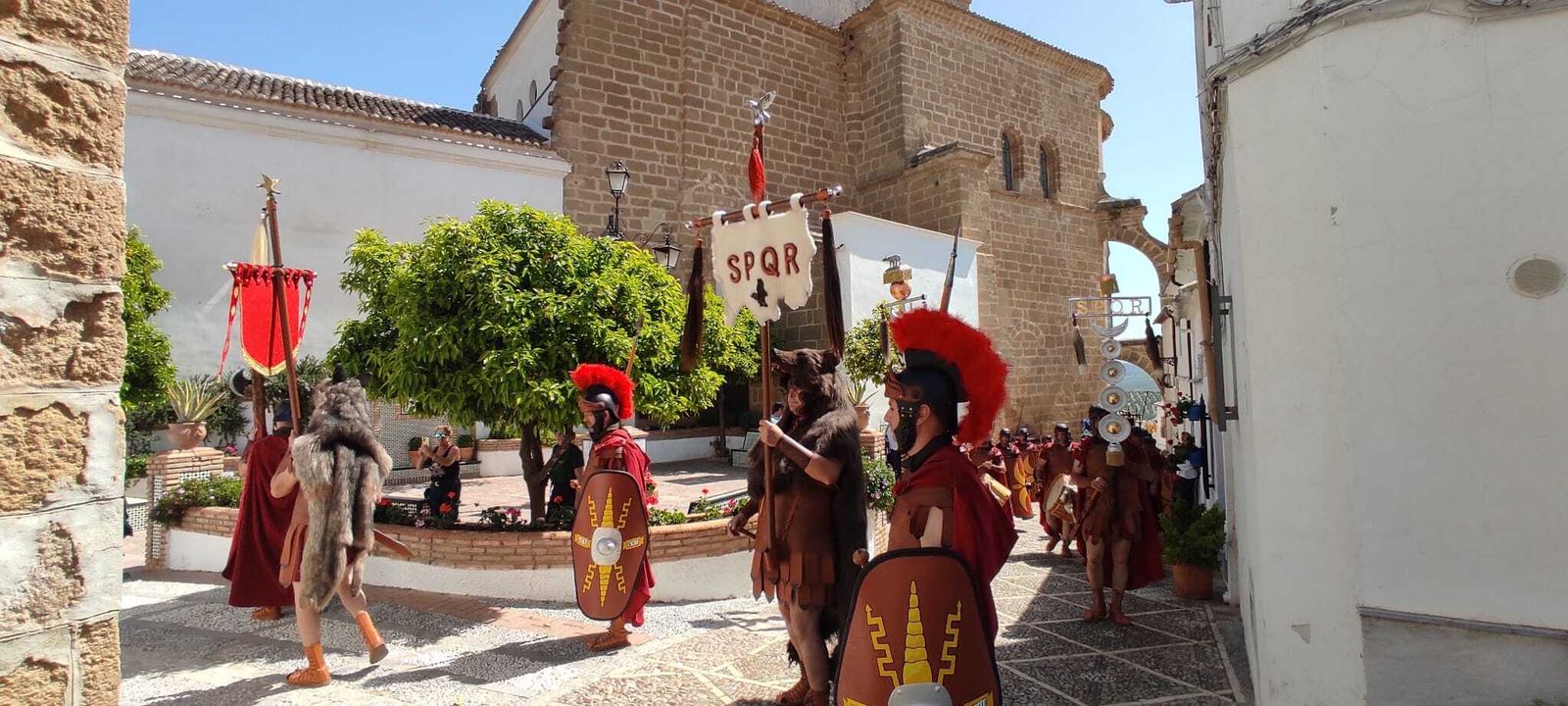 La procesión de Nuestro Padre Jesús Resucitado de Iznájar, en imágenes