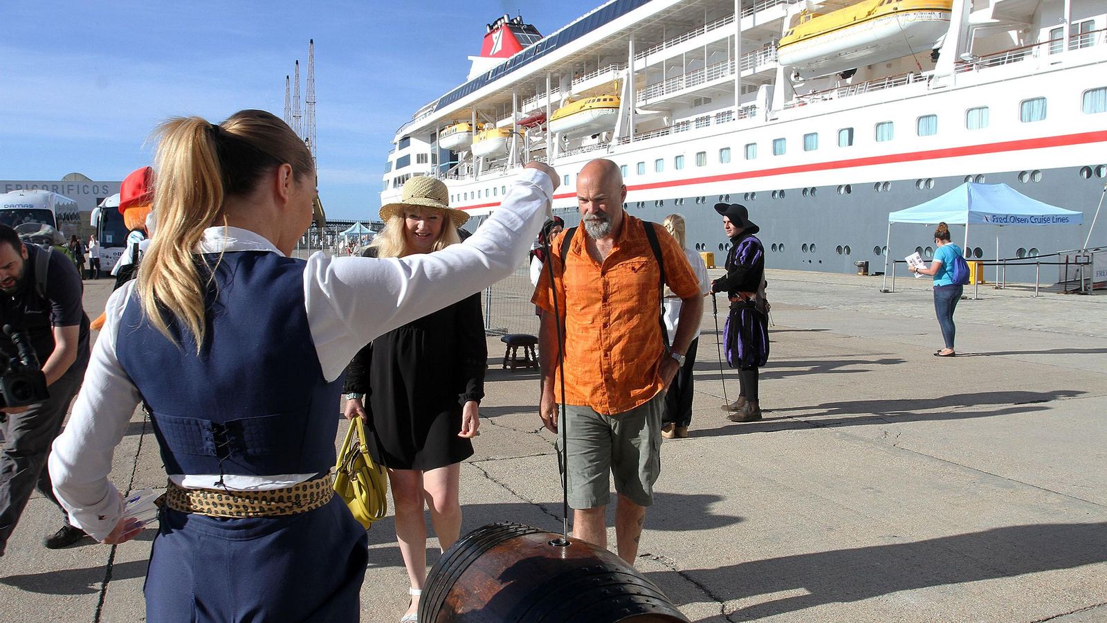 La APBC suele ofrecer una bonita recepción a los turistas que llegan en crucero a Cádiz La APBC suele ofrecer una bonita recepción a los turistas que llegan en crucero a Cádiz