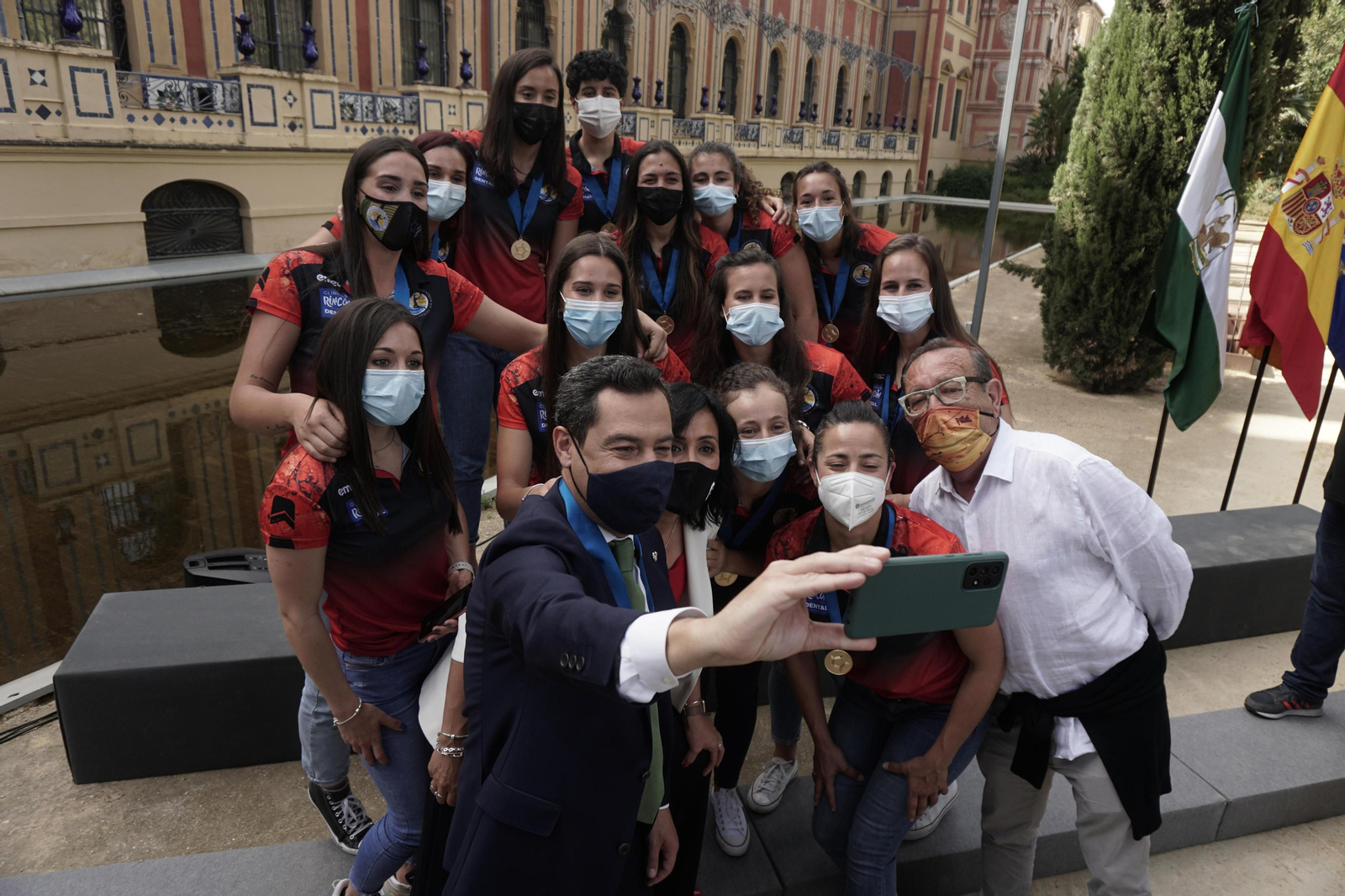 La visita del Rincón Fertilidad Málaga a Juanma Moreno, en fotos