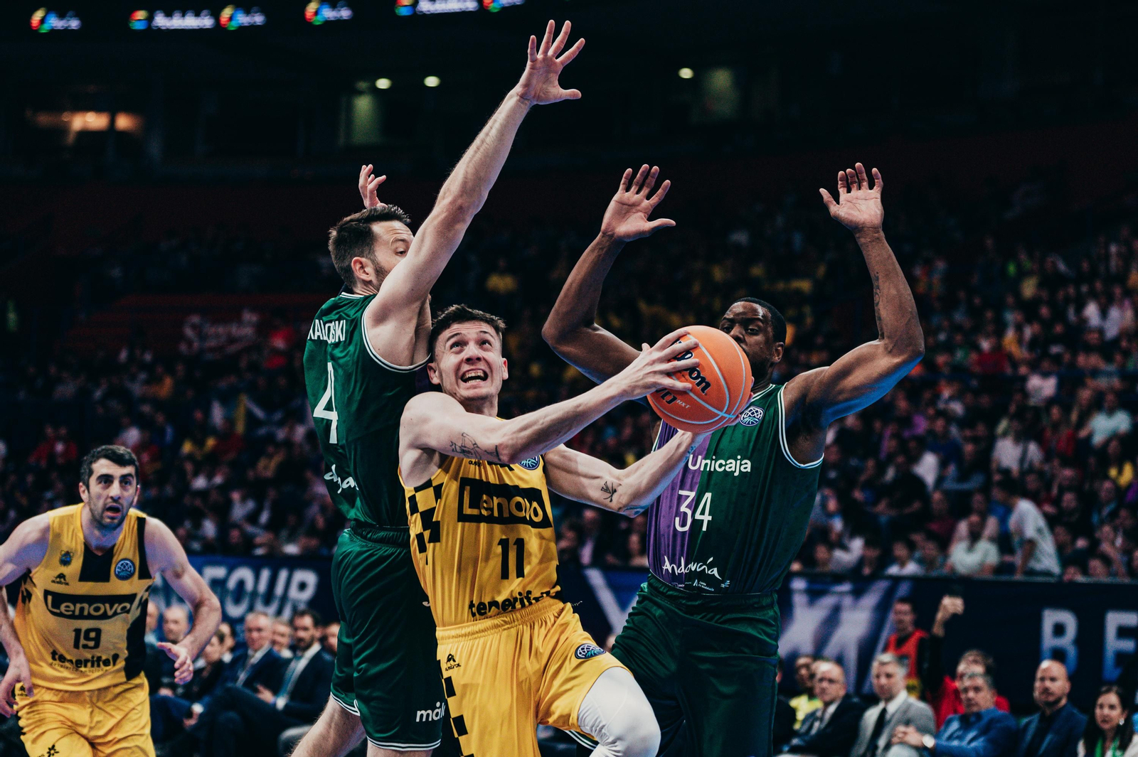 Las fotos de la final de la BCL entre Lenovo Tenerife y Unicaja Baloncesto