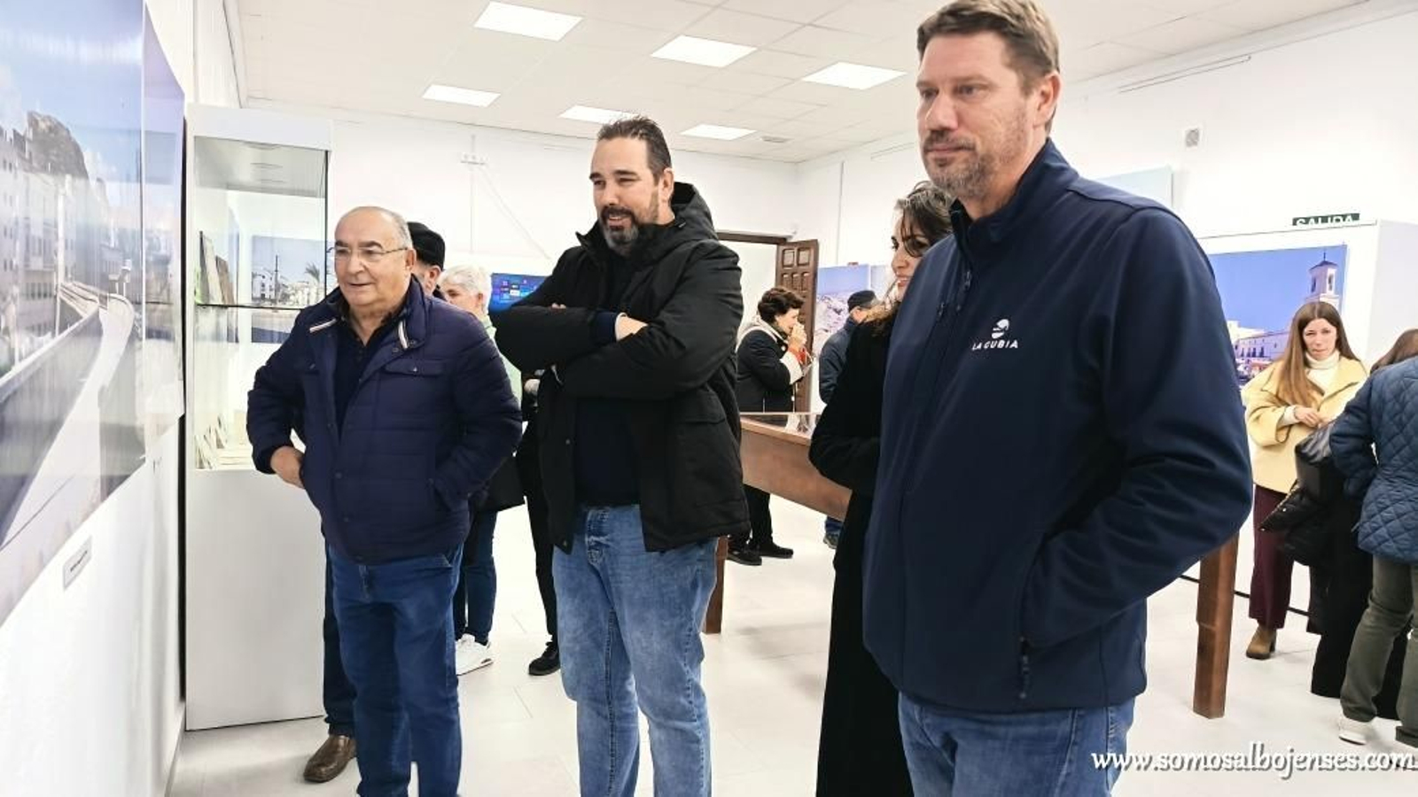 Vecinos del Almanzora se reúnen en Albox para disfrutar del arte de Miguel Romero