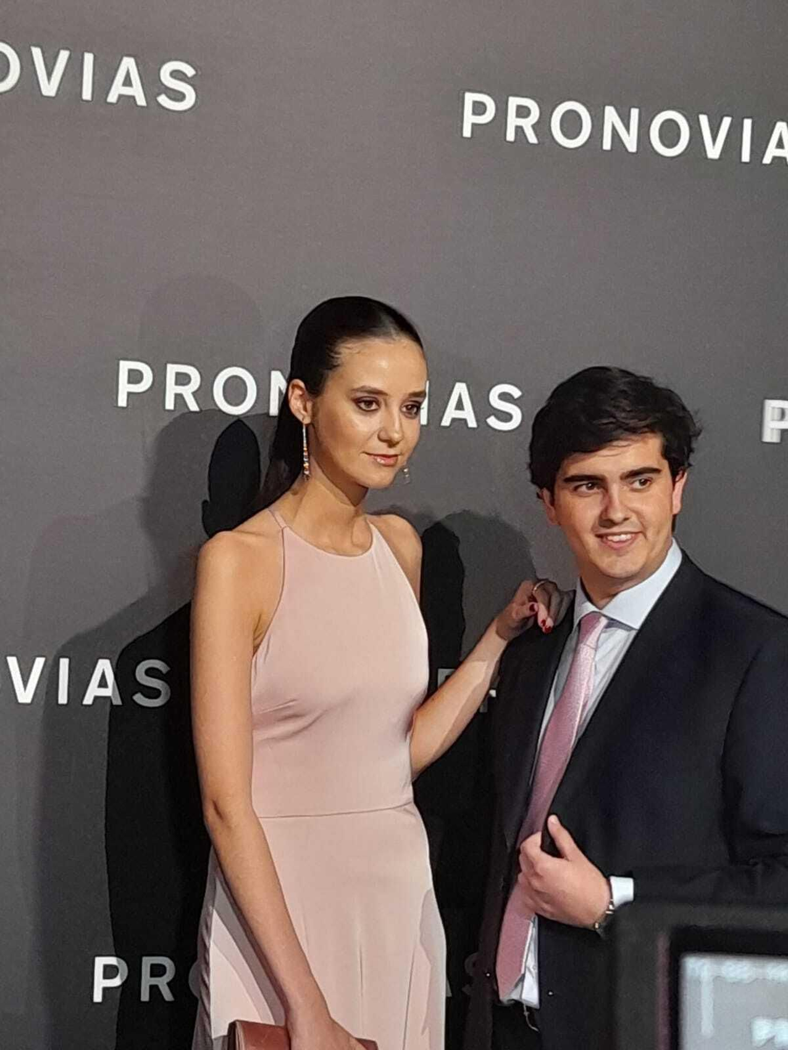 Victoria Federica y Jorge Bárcenas, en el desfile de Pronovias en Barcelona la noche del viernes.