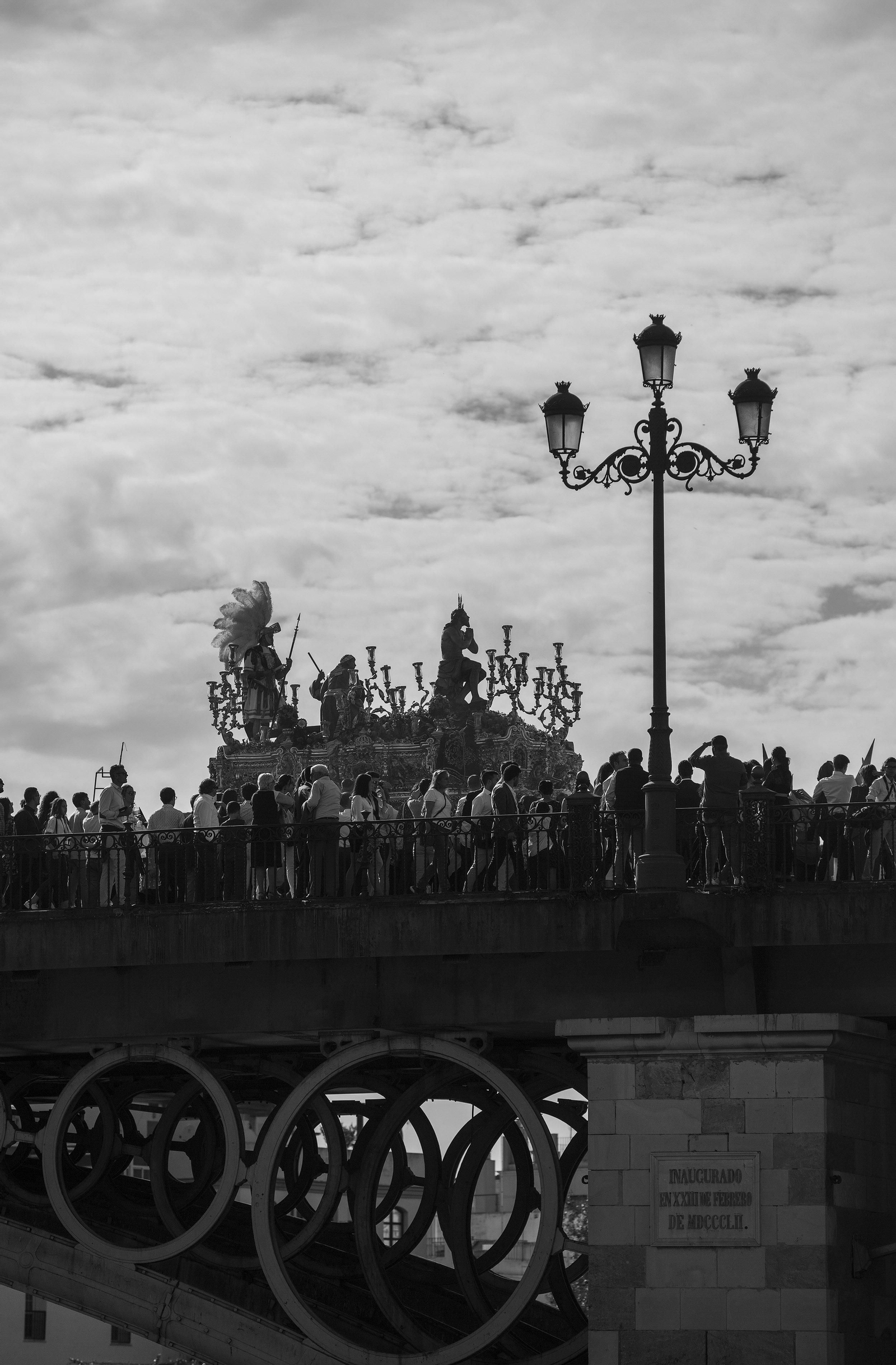 La Hermandad de la Estrella en blanco y negro