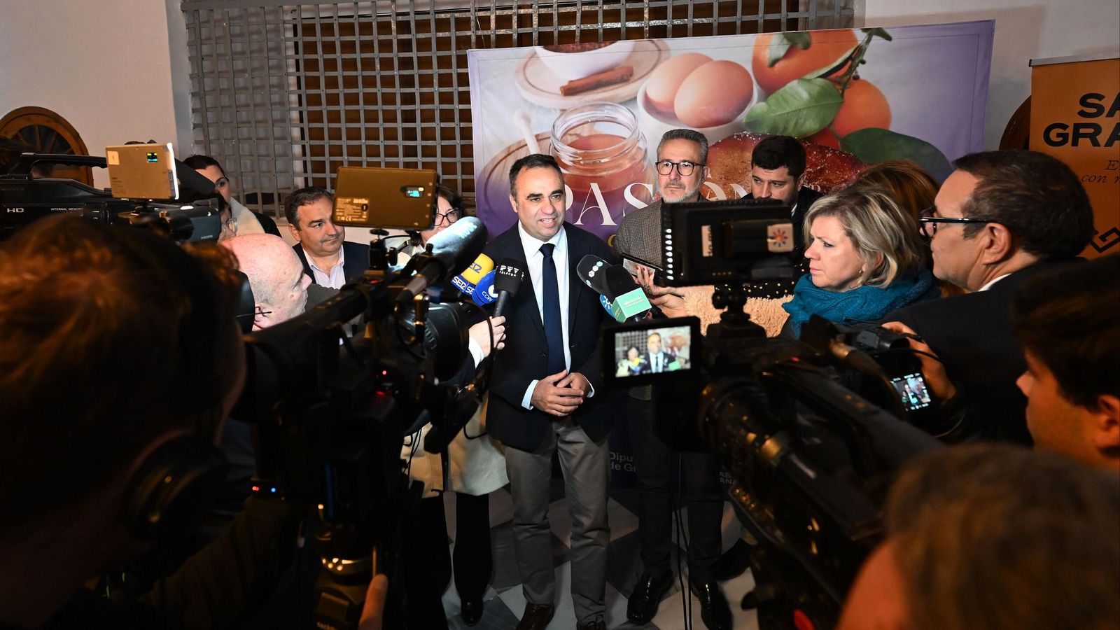 El presidente provincial, Francis Rodríguez, inaugura el Mercado agroalimentario y artesanal en Guadix