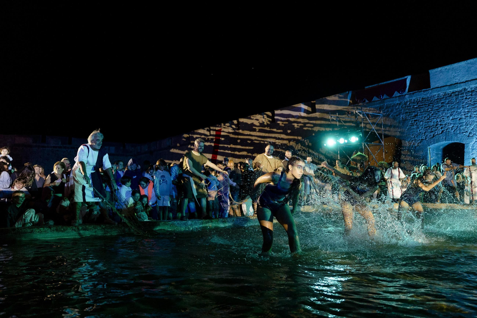 Las imágenes de "Foedus, Gaditanorum", el espectáculo de clausura del festival Cádiz Romana en las Puertas de Tierra