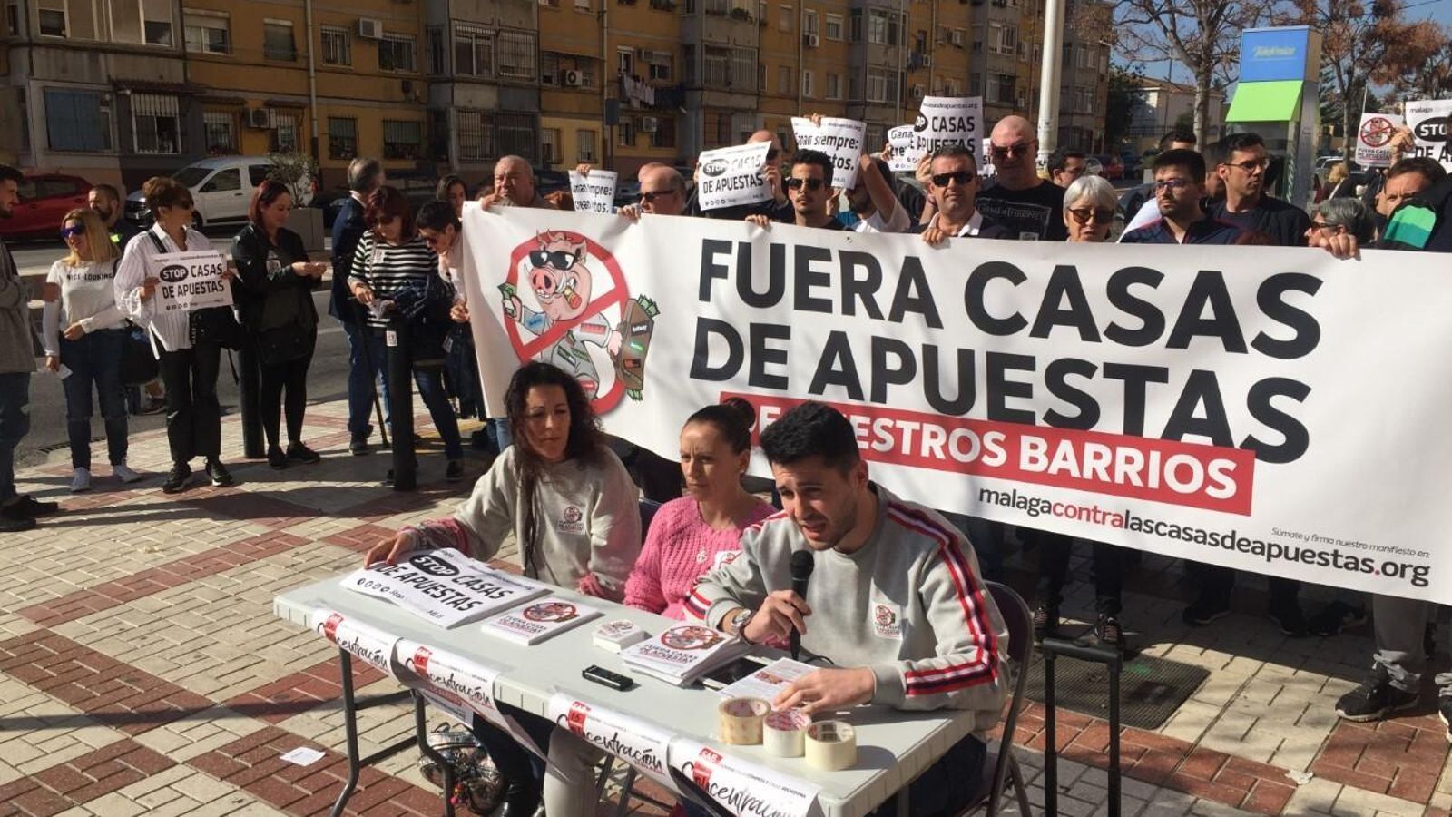 Una protesta contra la instalación de casas de apuestas en Málaga.