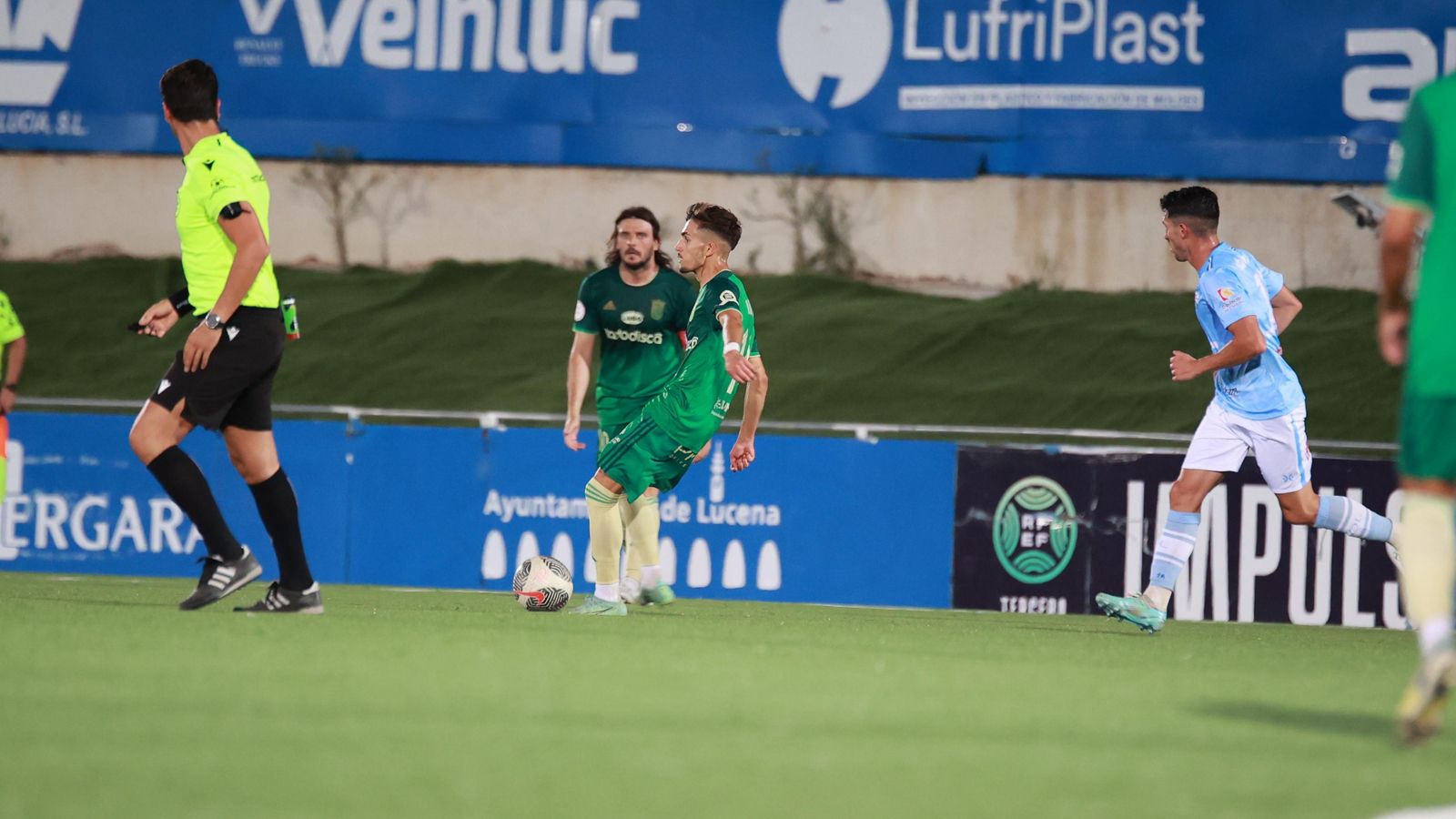 Perotti tuvo una buena ocasión en el primer acto, pero el árbitro la invalidó.