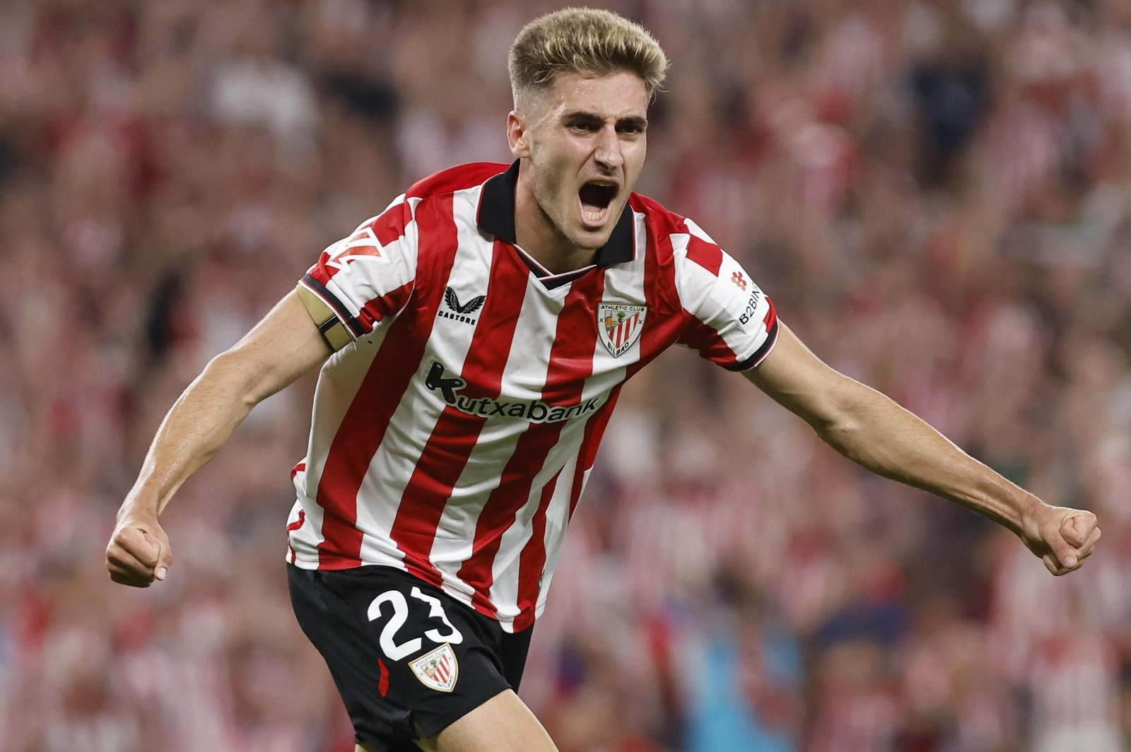 Robert Navarro celebra gol con el Athletic.