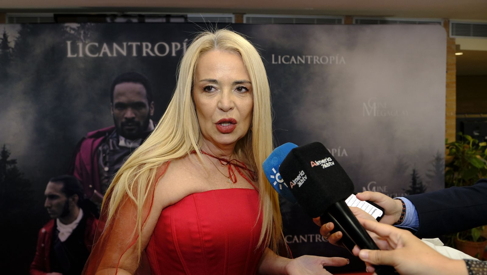 Imágenes del estreno en Almería de la película Licantropía