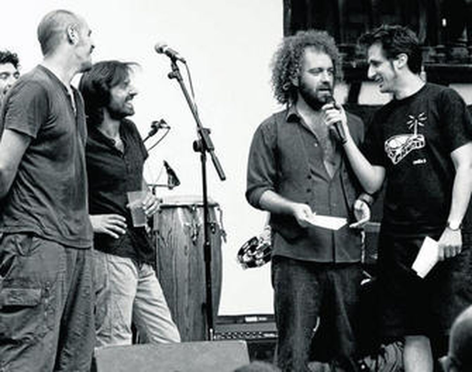 Smiling Bulldogs, en el festival Cultura Inquieta en Madrid, entrevistados por Javier Gallego para Radio 3.